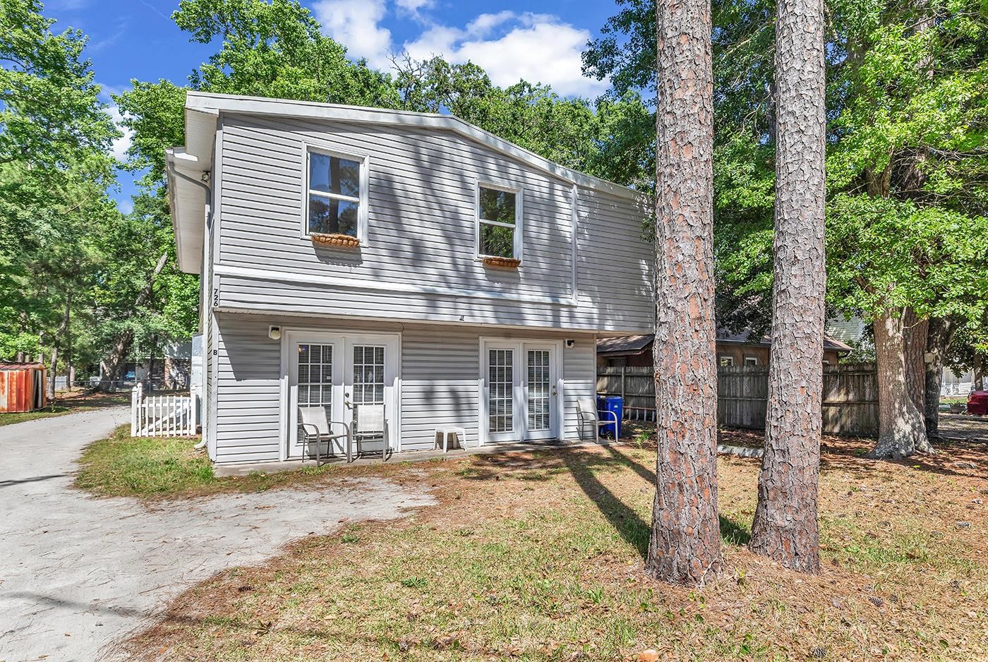 726 Juniper Dr. — photo