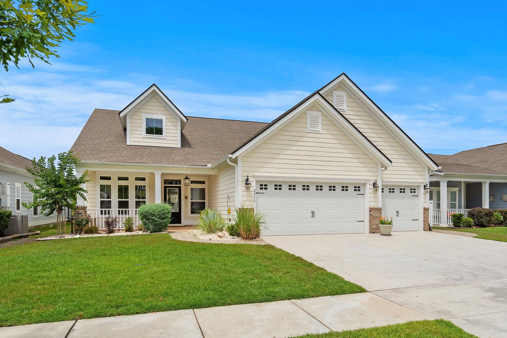2435 Goldfinch Dr. — photo