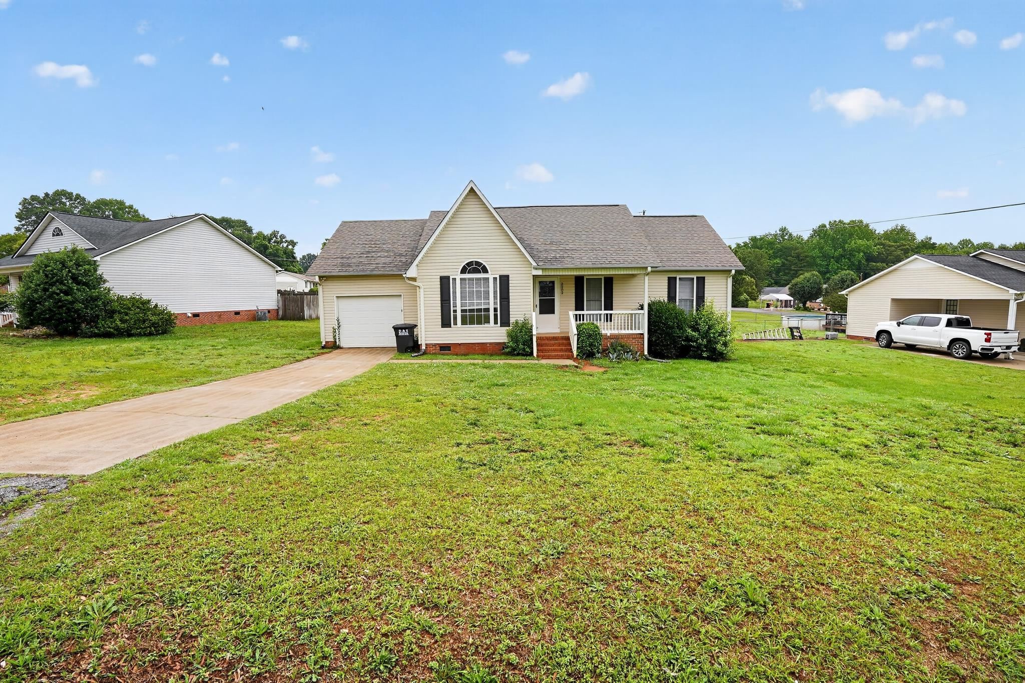 2202 Rolling Green Rd — photo