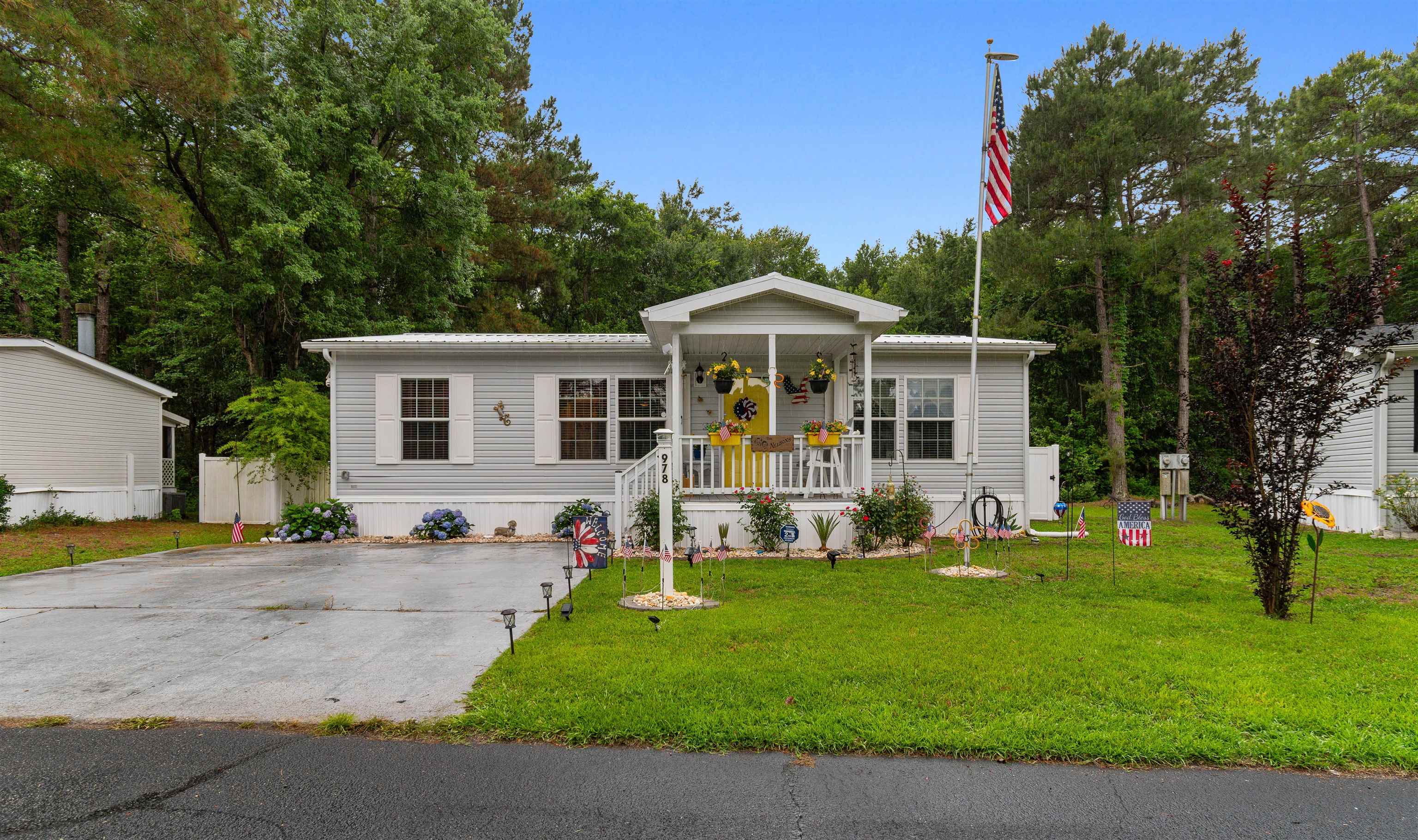978 Jamestown Rd. — photo