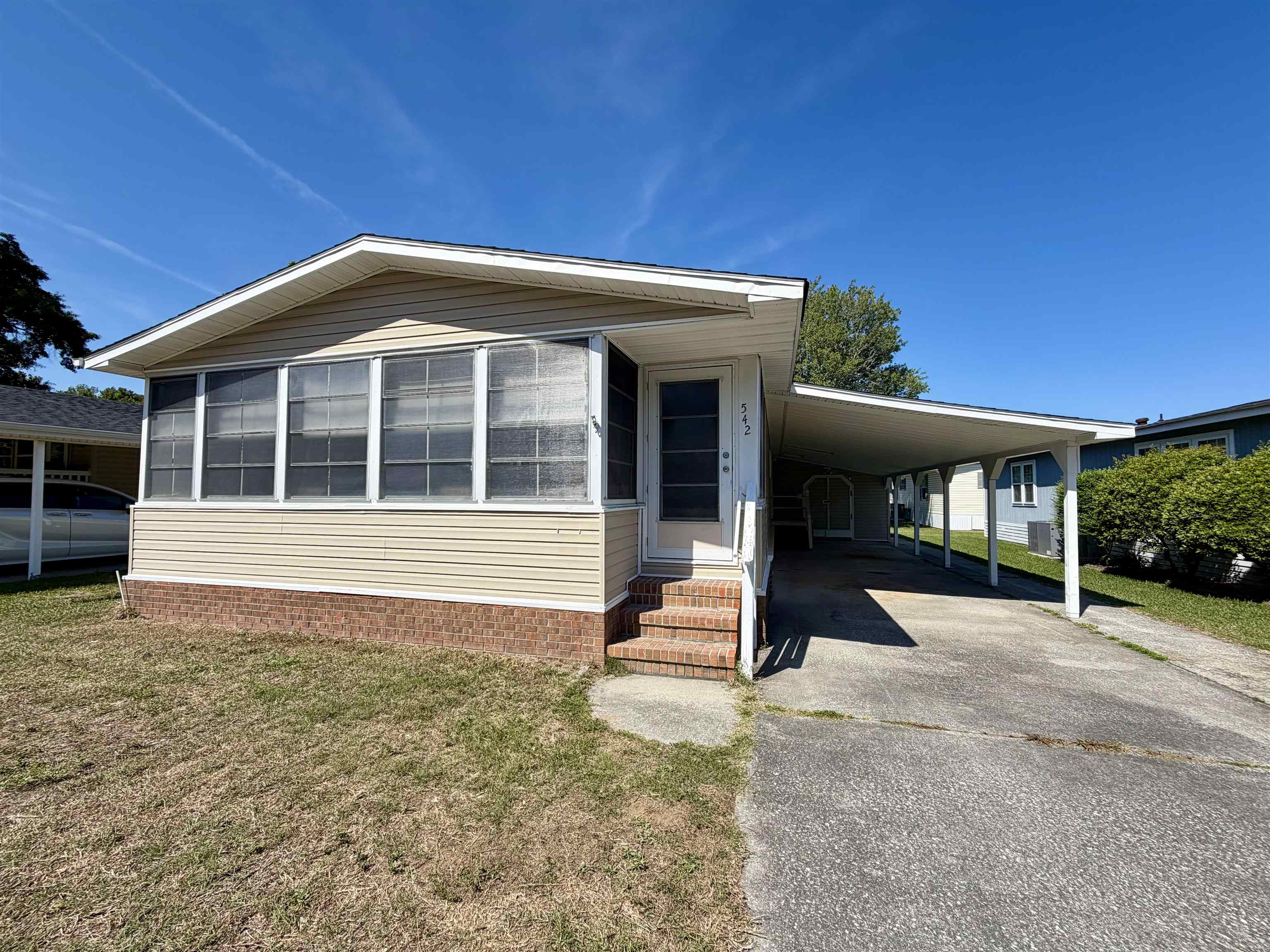 542 Oceanside Dr. — photo
