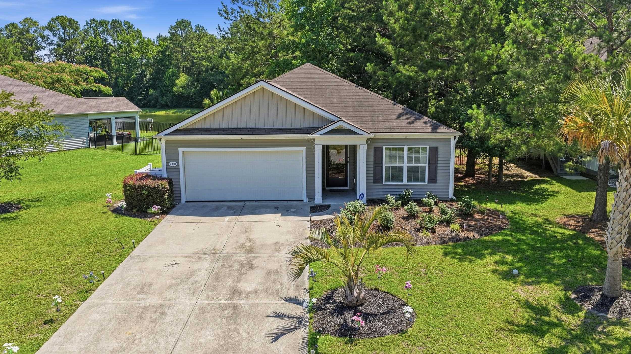 100 Oak Leaf Dr. — photo