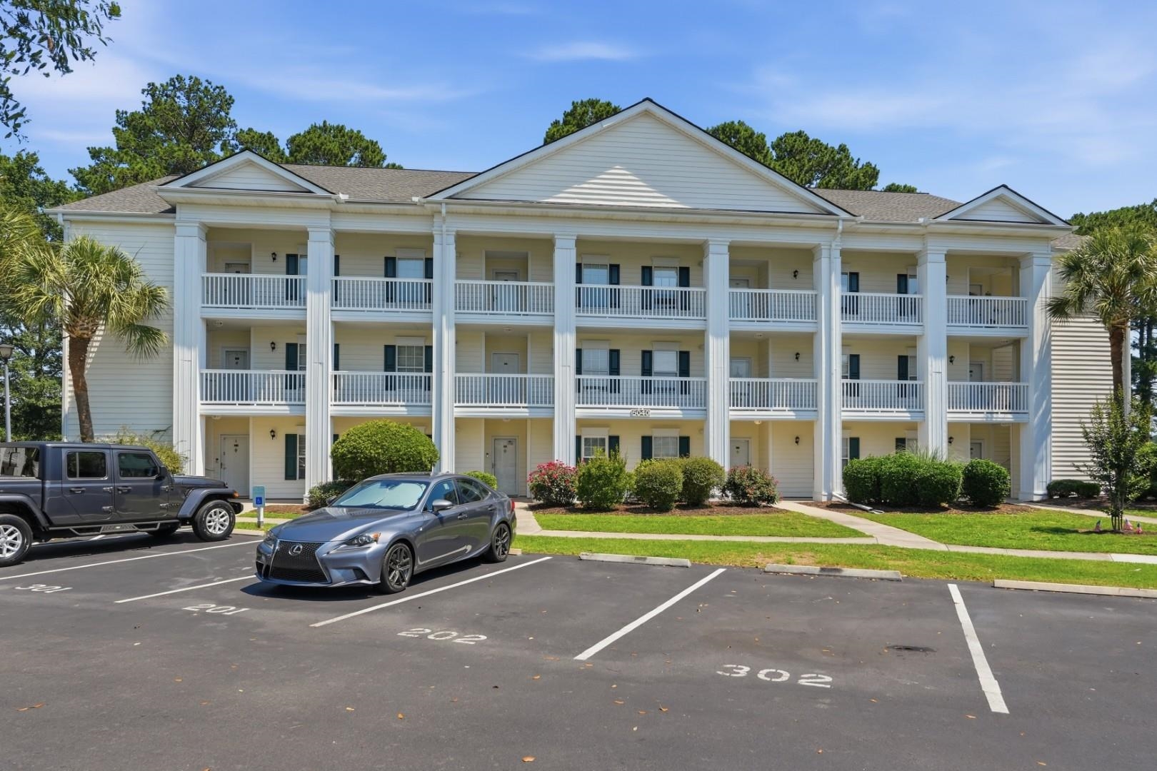 5040 Windsor Green Way 202 — photo