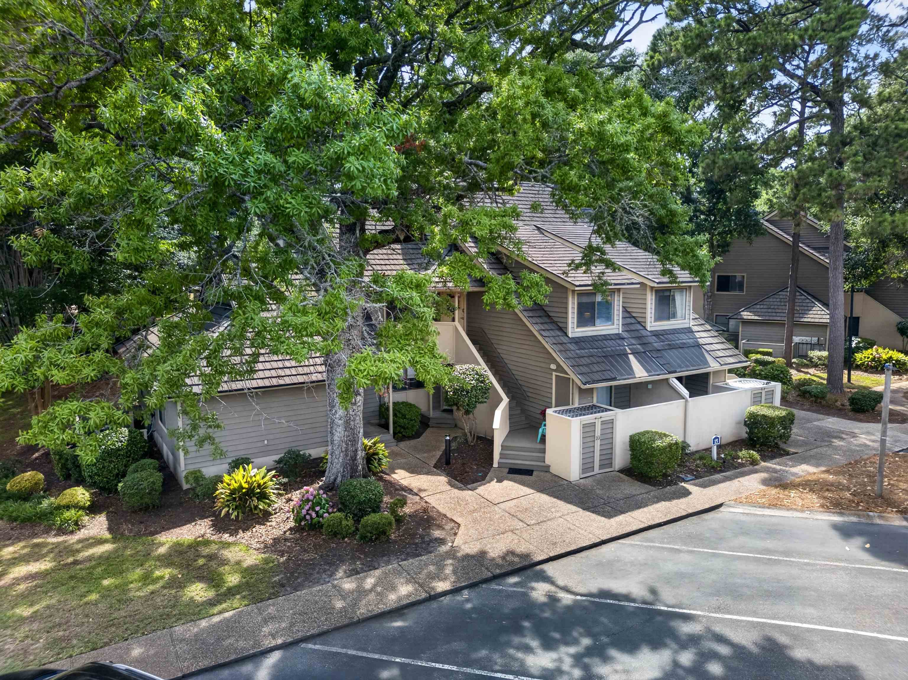 110 Hartland Dr. 15-D — photo