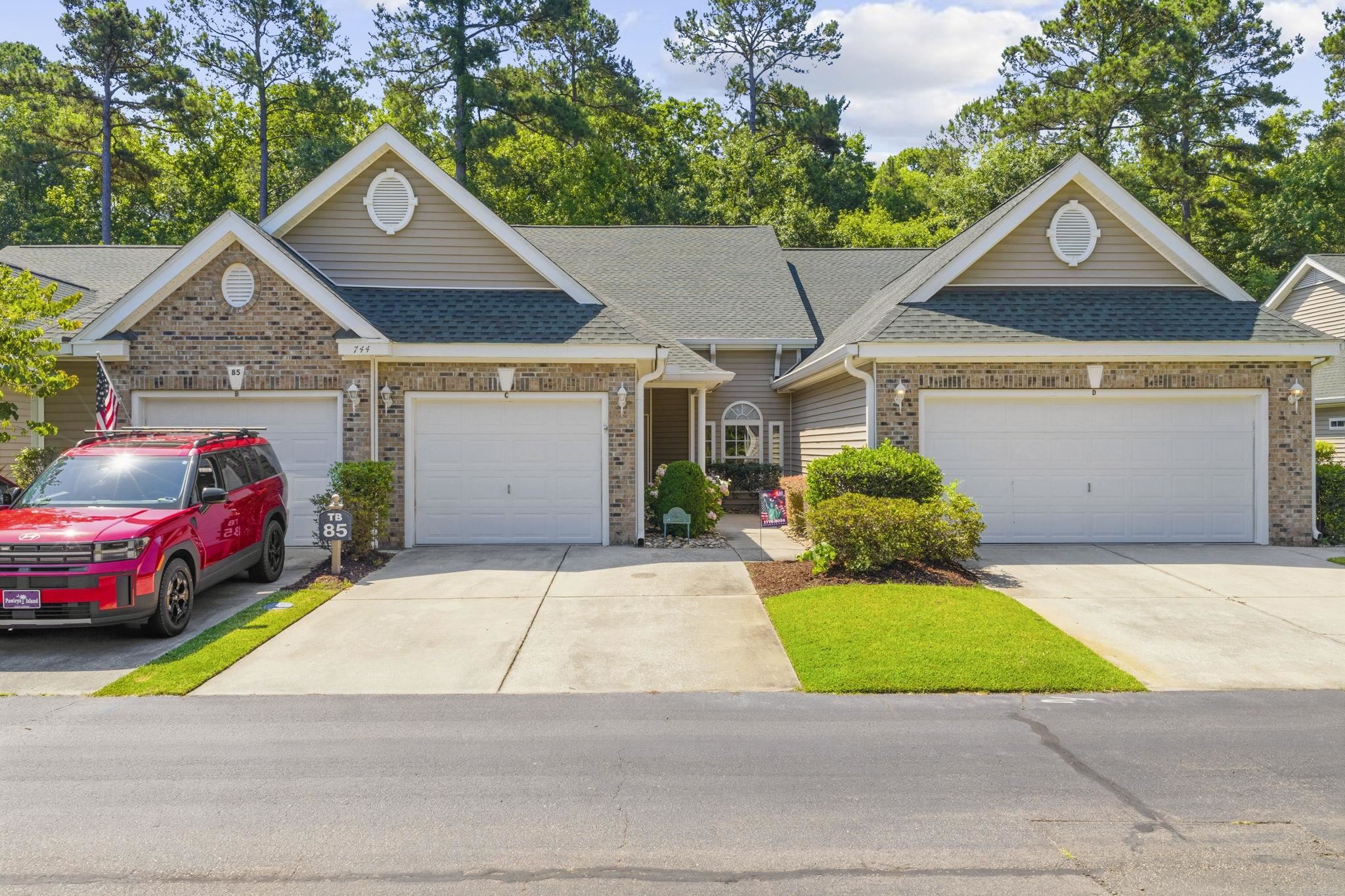 744 Pinehurst Ln. — photo
