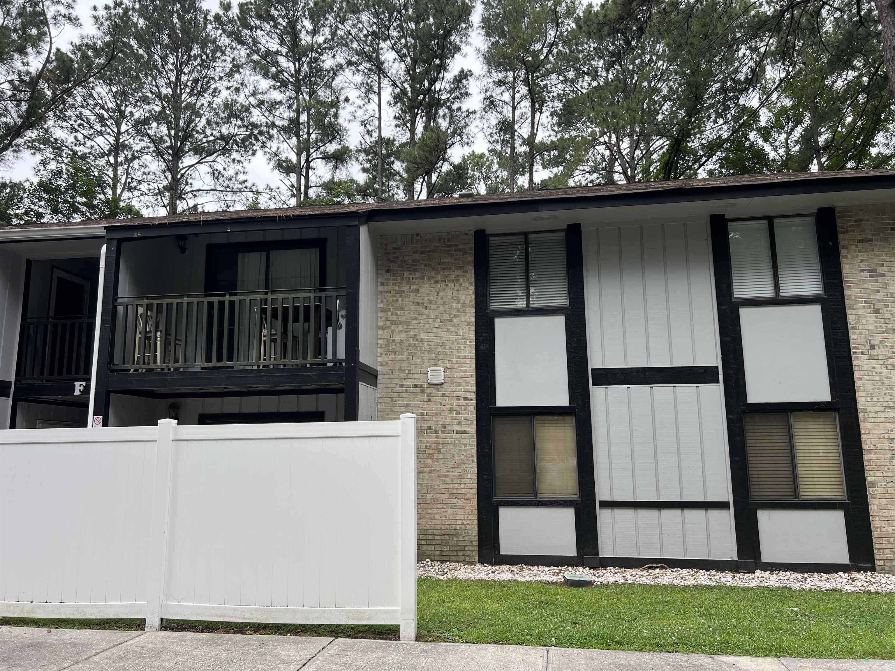 950 Forestbrook Rd. — photo