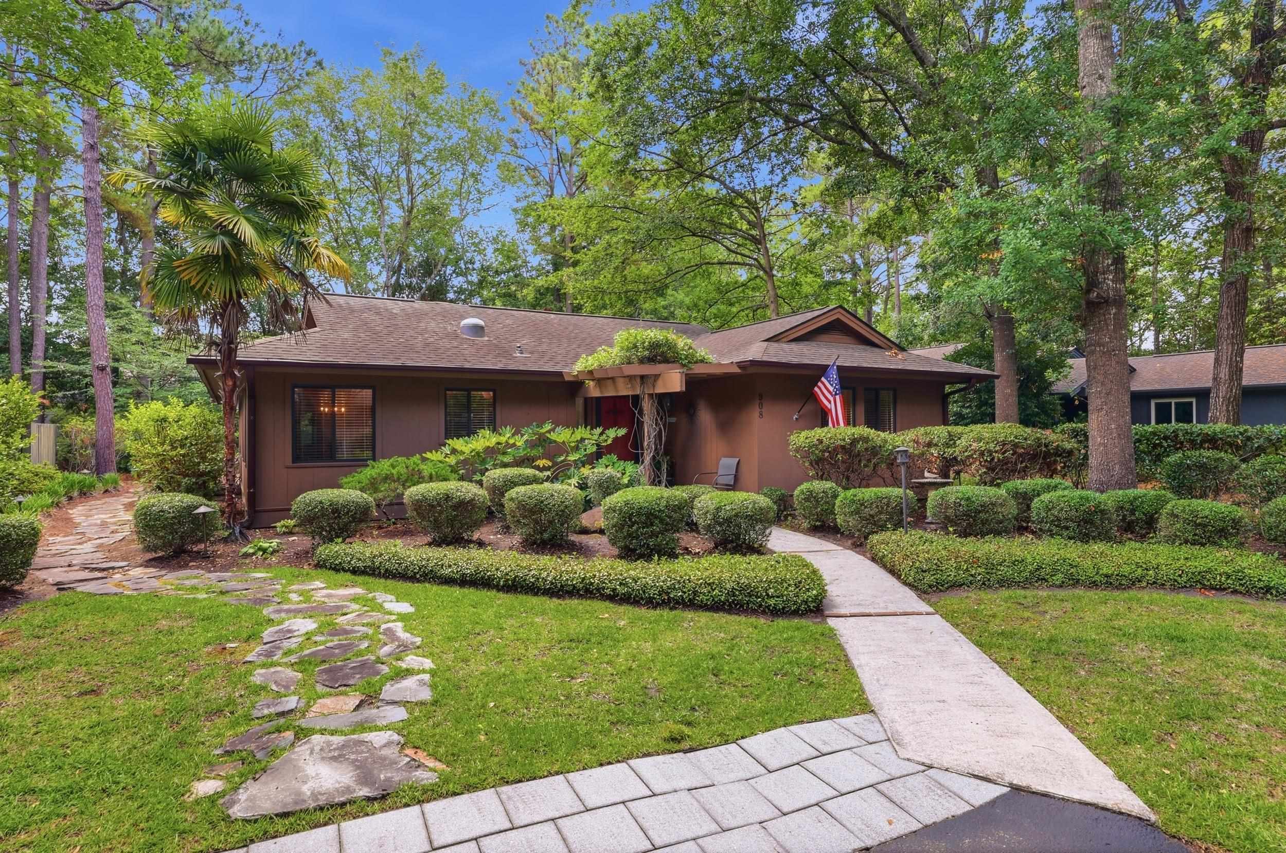 908 Briarwood Dr. — photo