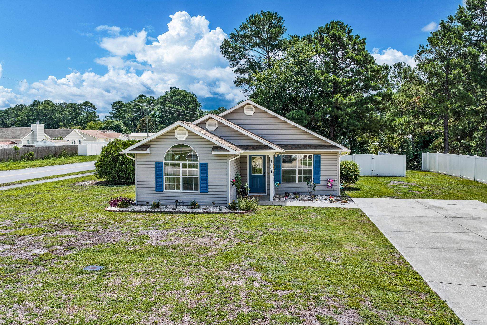 1001 Chateau Dr. — photo