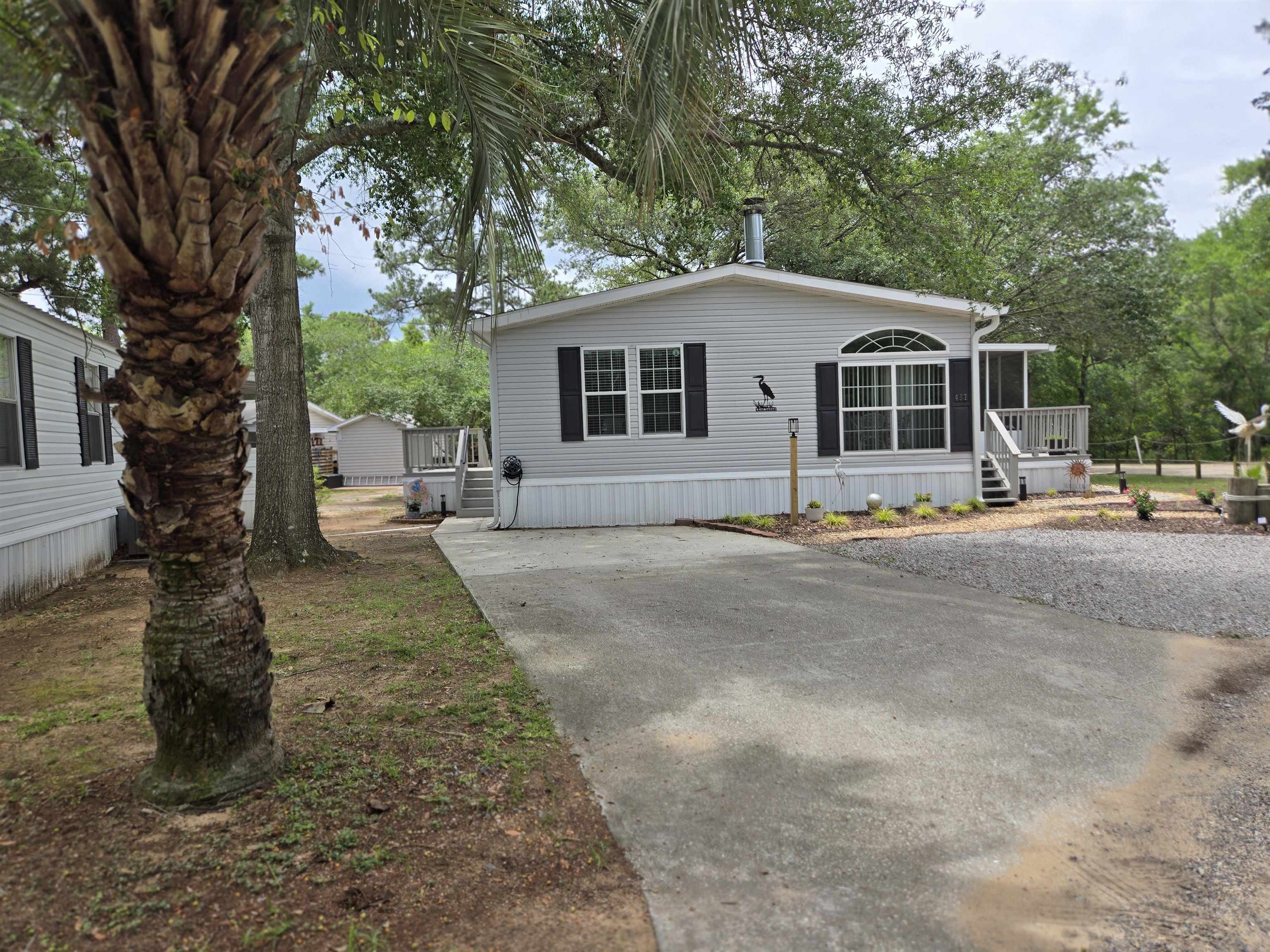 457 E Banks Dr. — photo