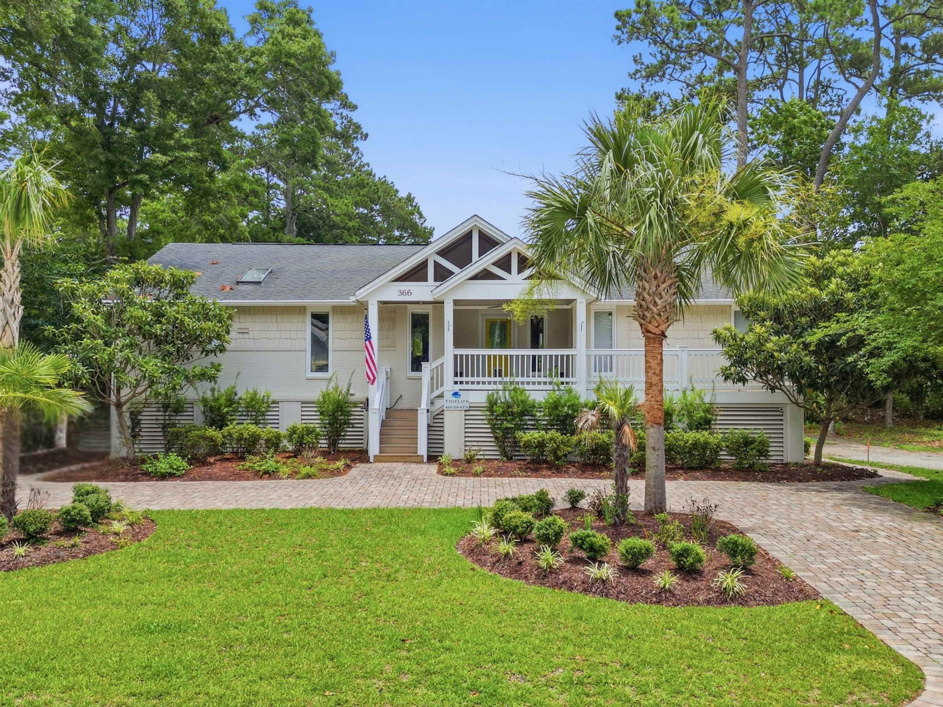 366 Lakeshore Dr. — photo