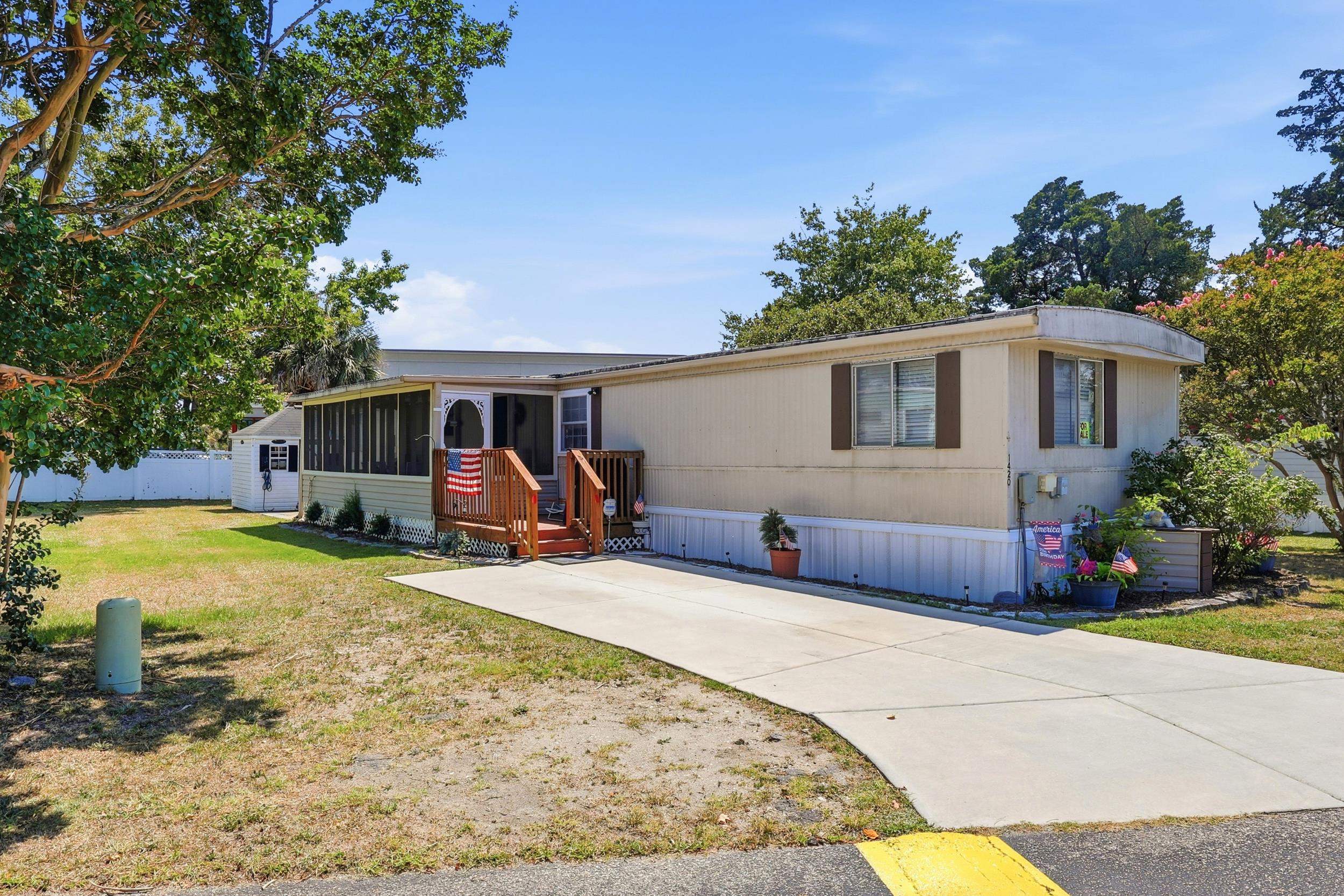 1420 Circle Dr. — photo