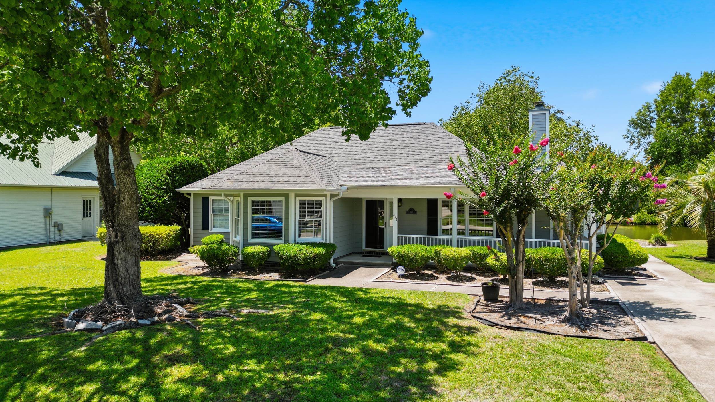 415 Lake Park Dr. — photo