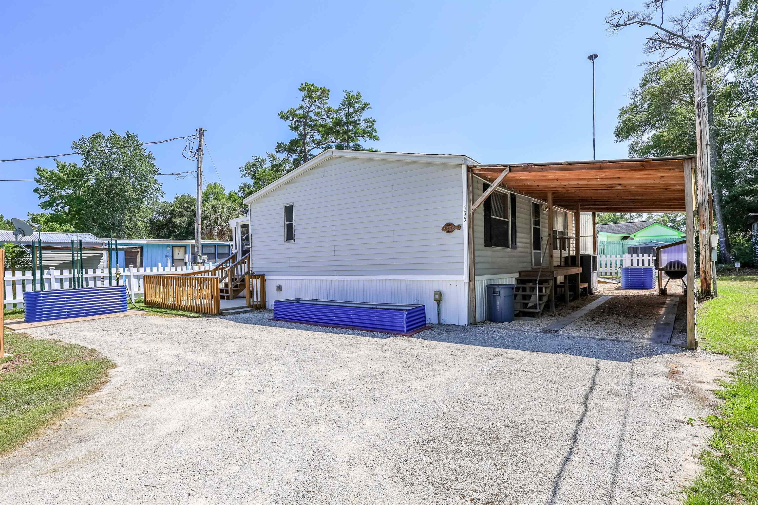 555 Woodland Dr. — photo