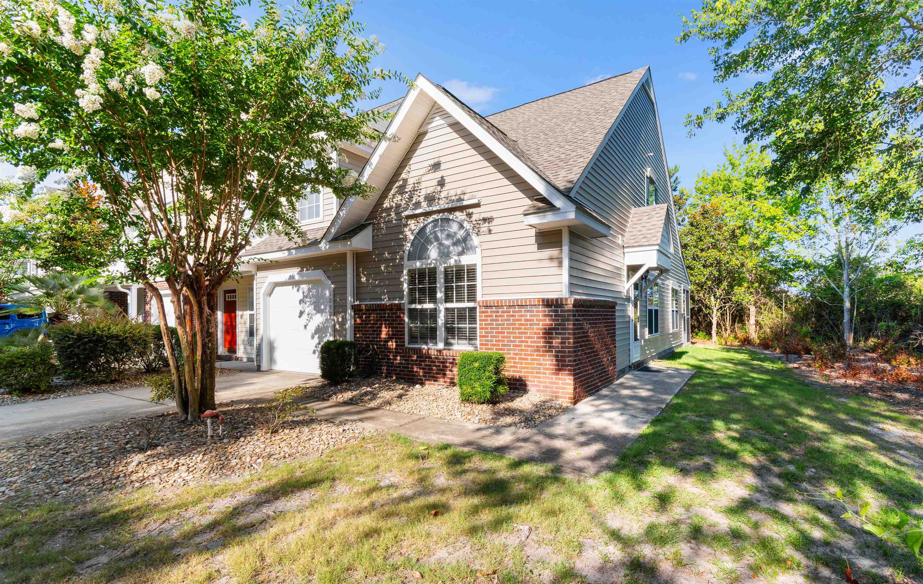 1090 Stanton Pl. — photo