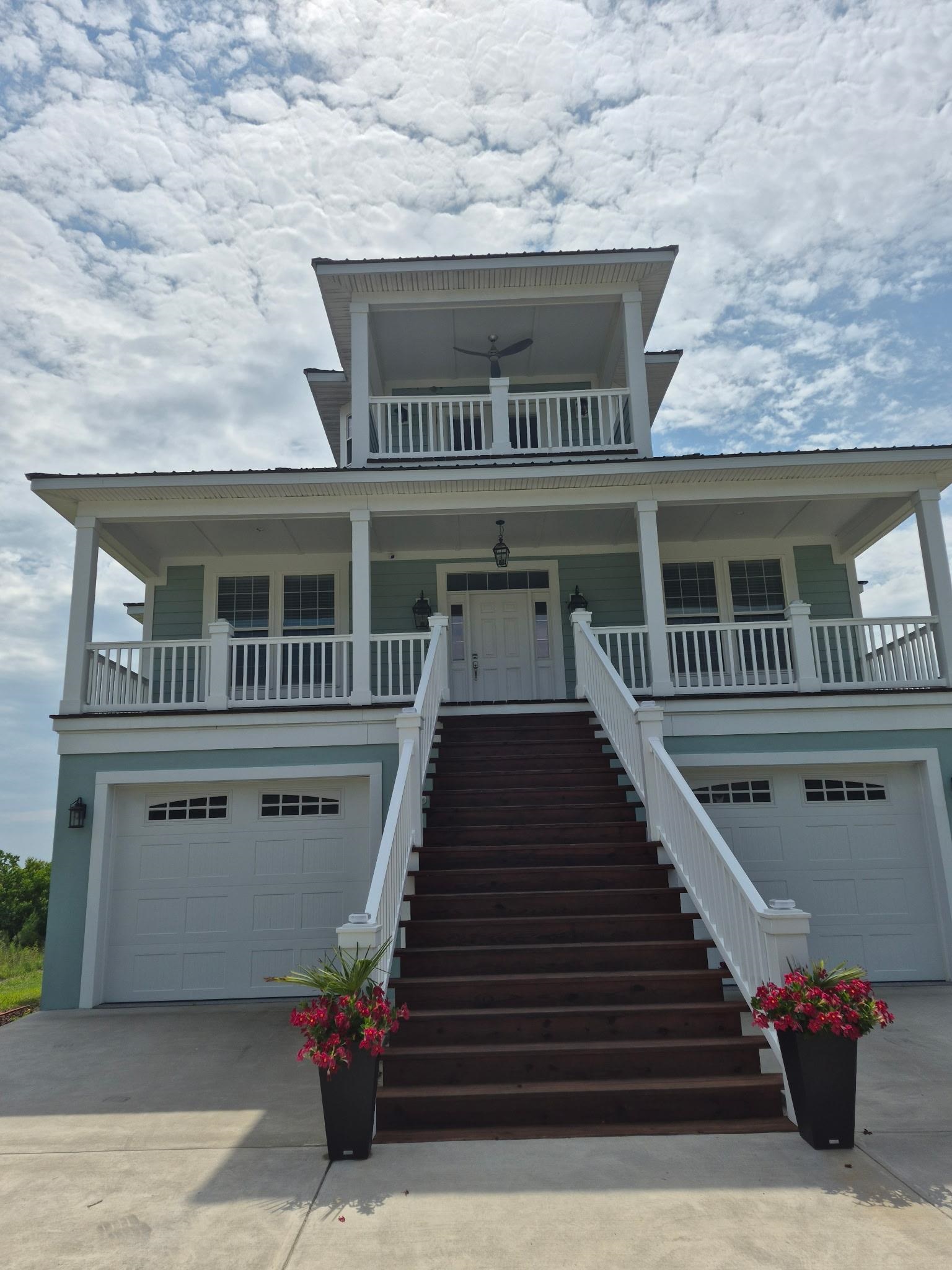 125 Oak Bay Dr. — photo
