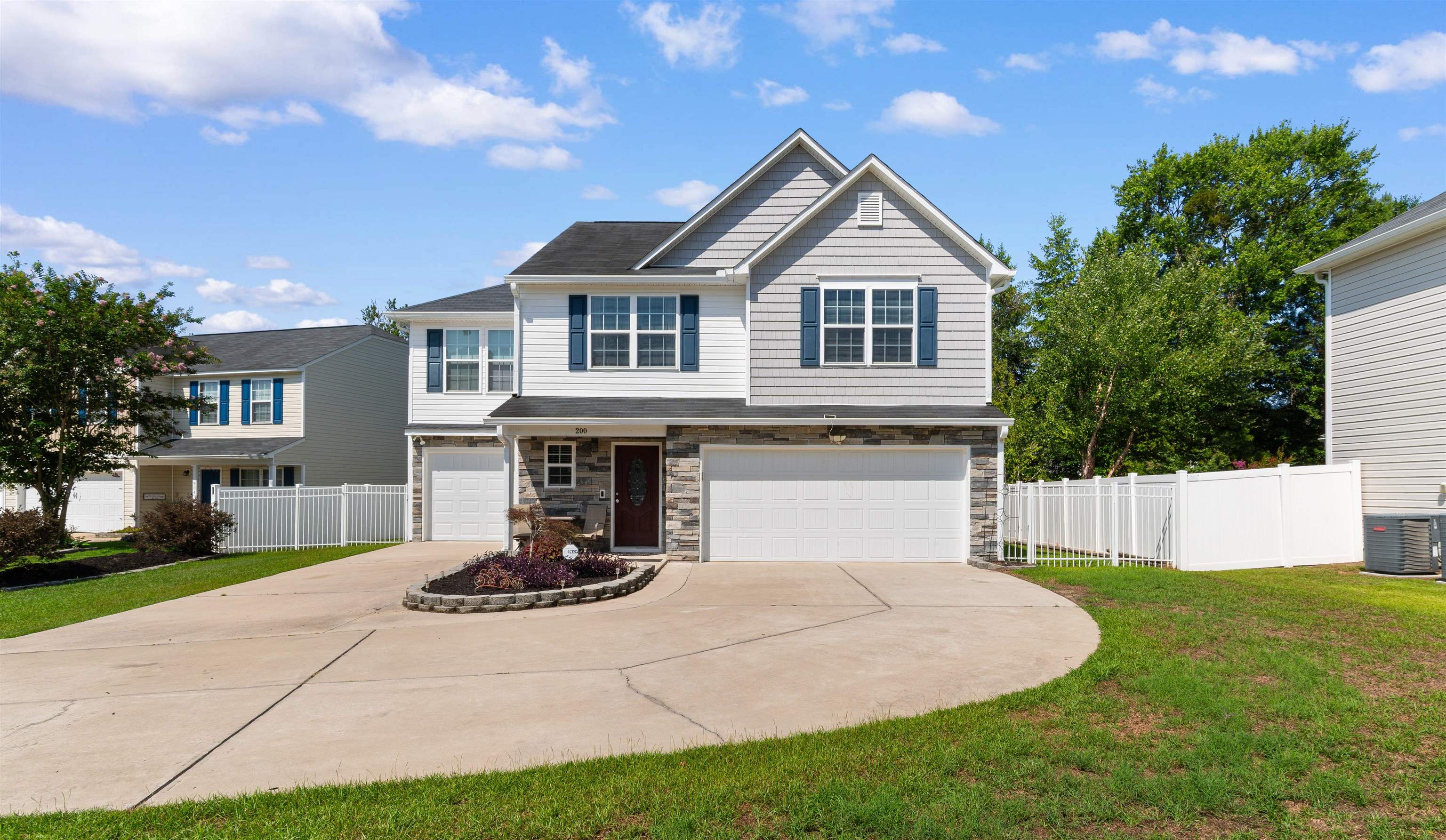 200 Davis Ct. — photo