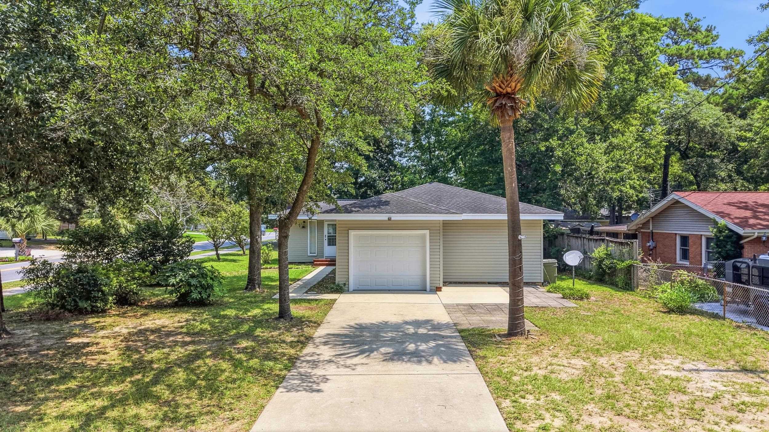 524 Maple Dr. — photo