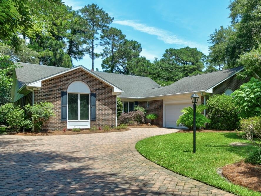 466 Country Club Dr. — photo