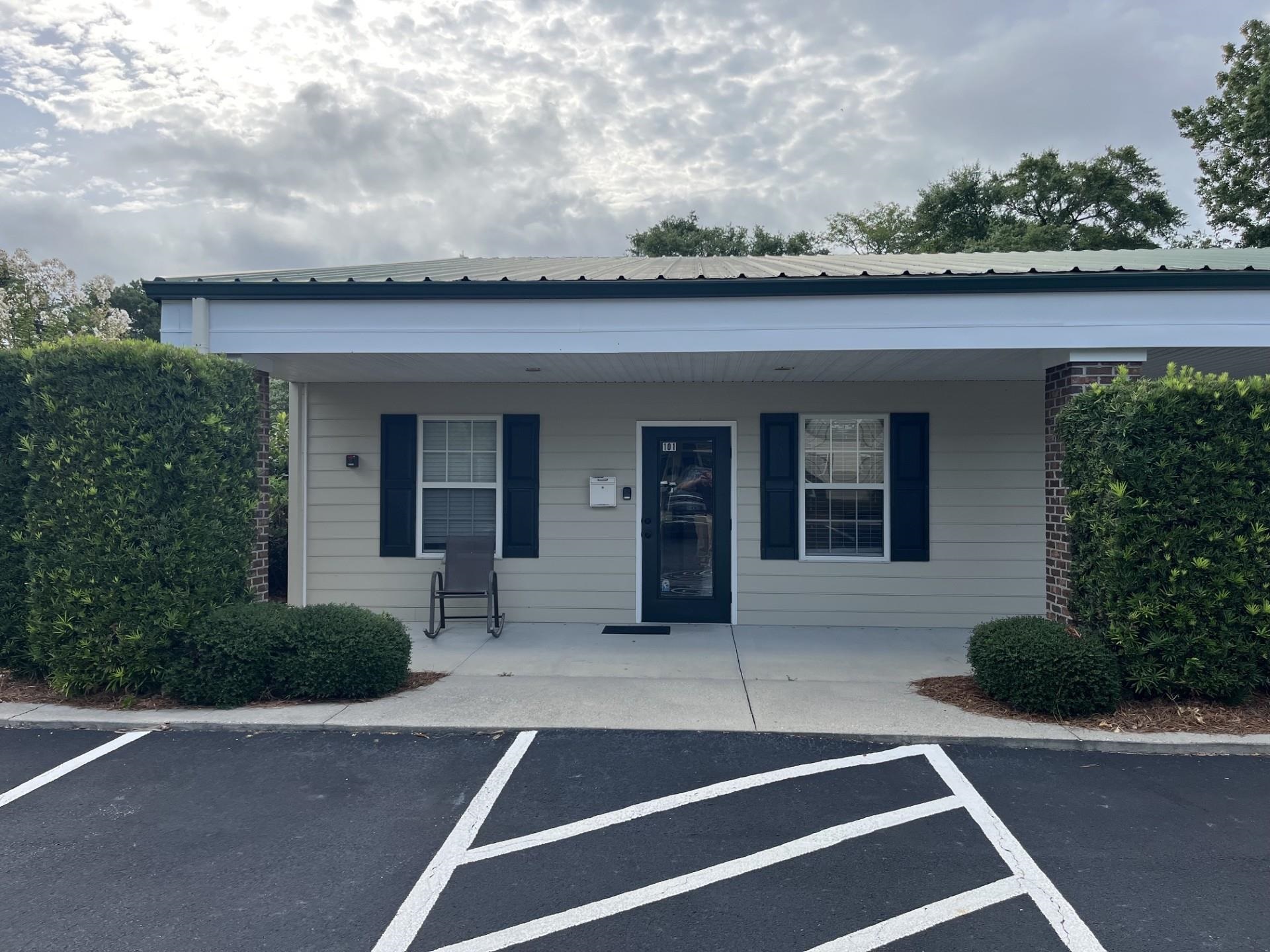 207 Commerce Dr. Unit 101 — photo
