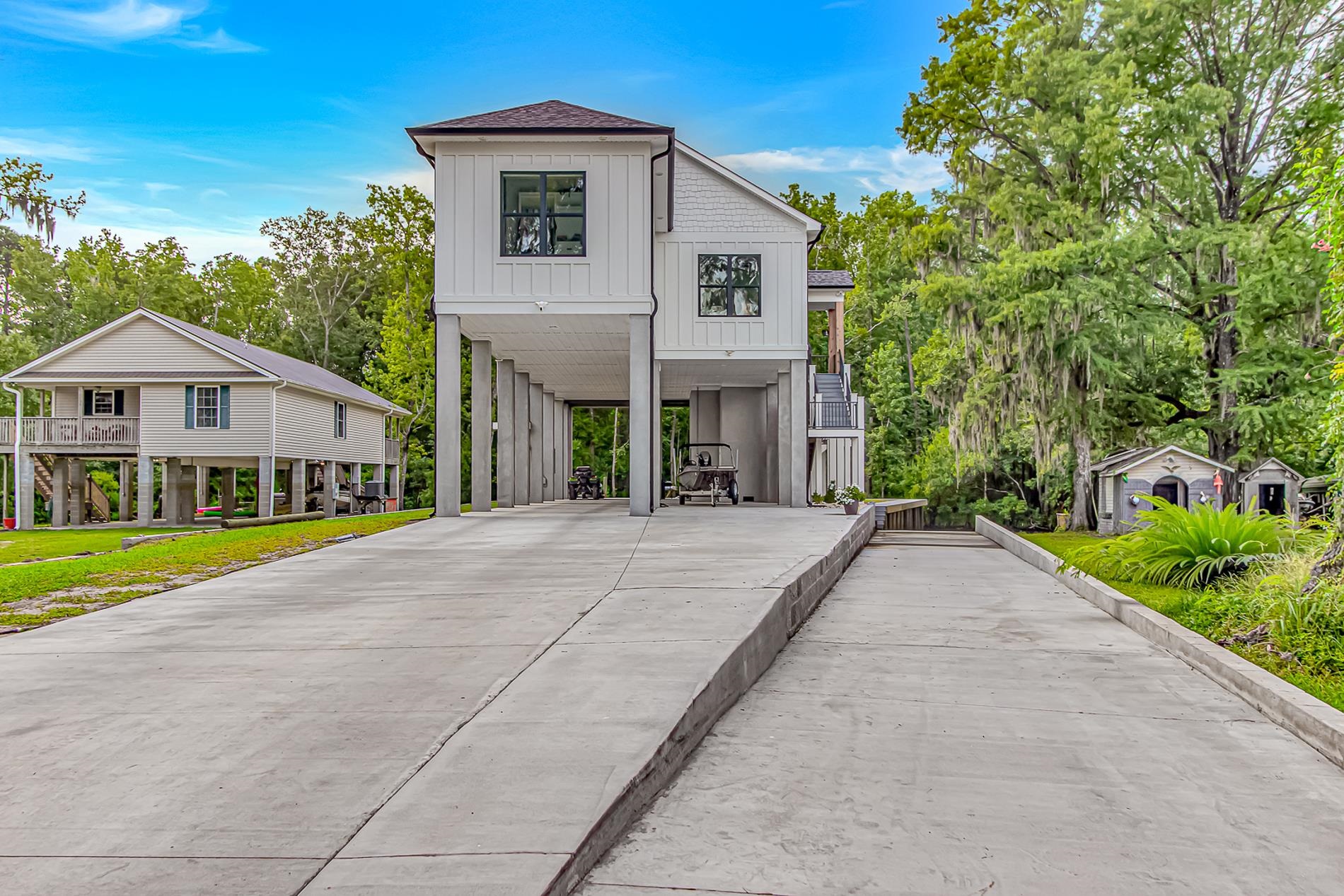 5854 Creekside Dr. — photo