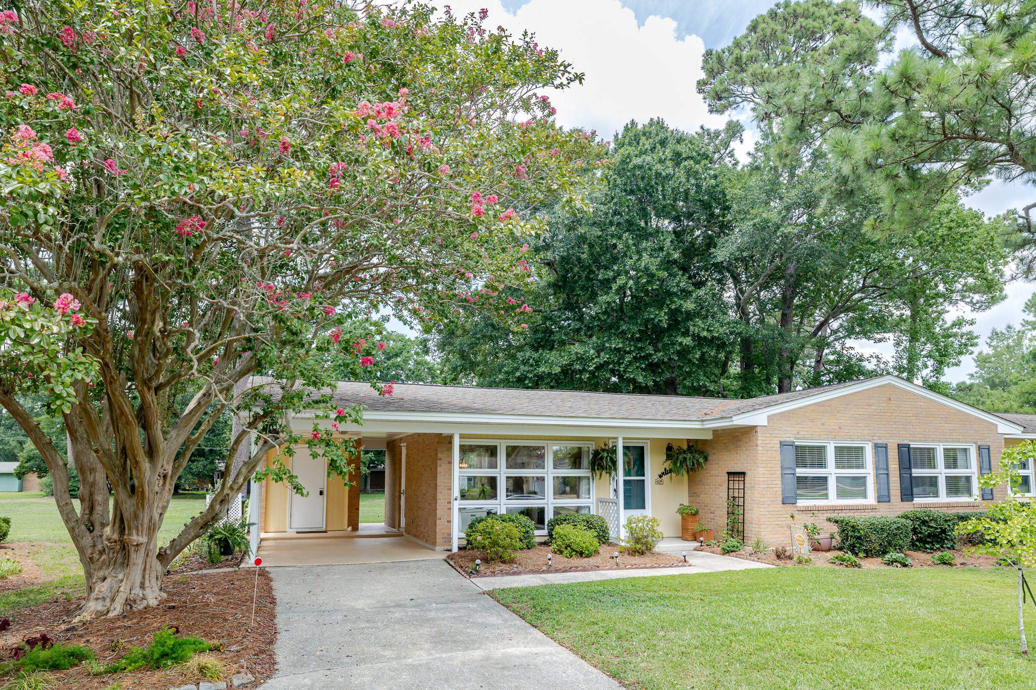 663 Swallow Ave. — photo