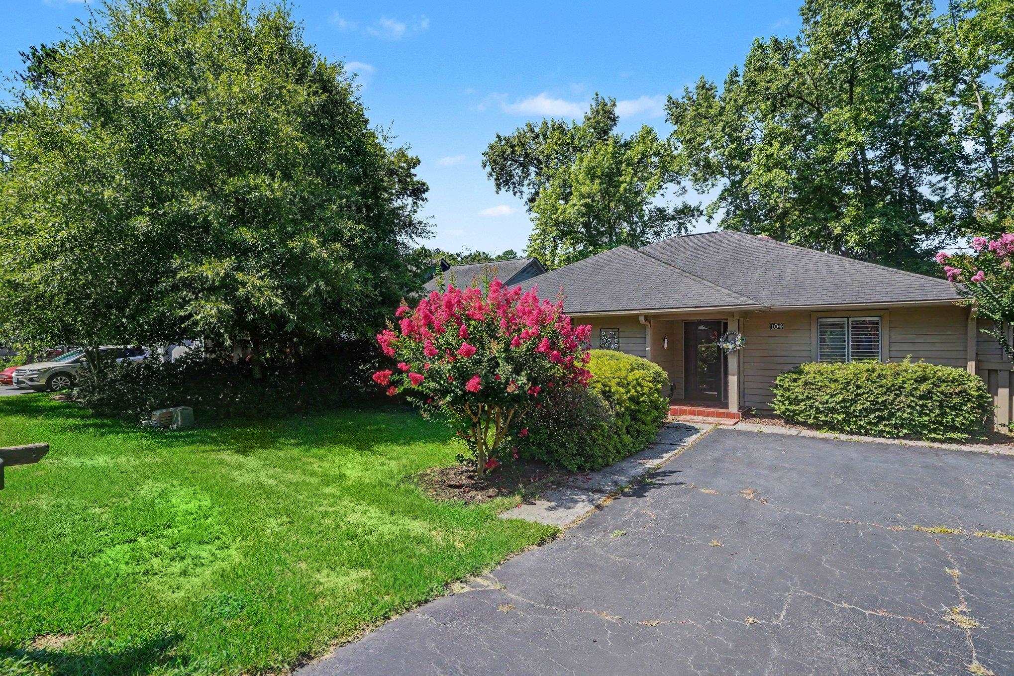 104 Hickory Dr. — photo