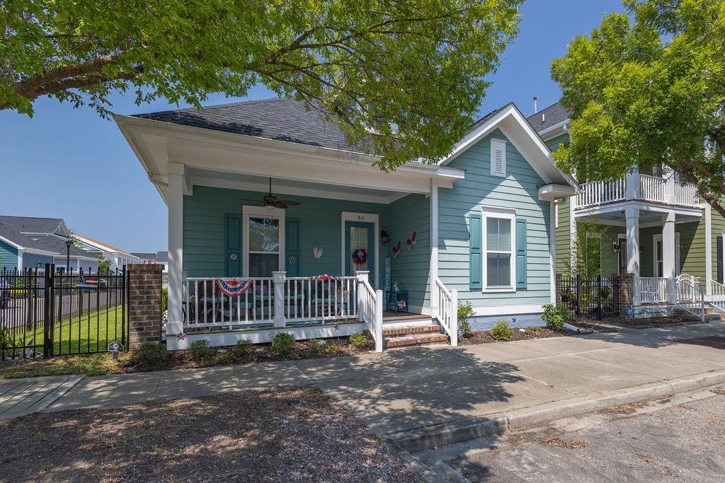 811 Johnson Ave. — photo