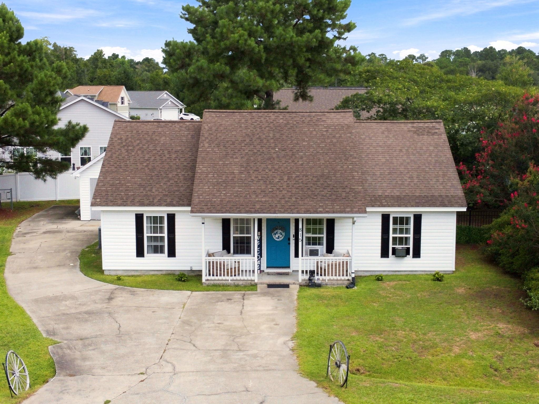 815 Esther Ct. — photo