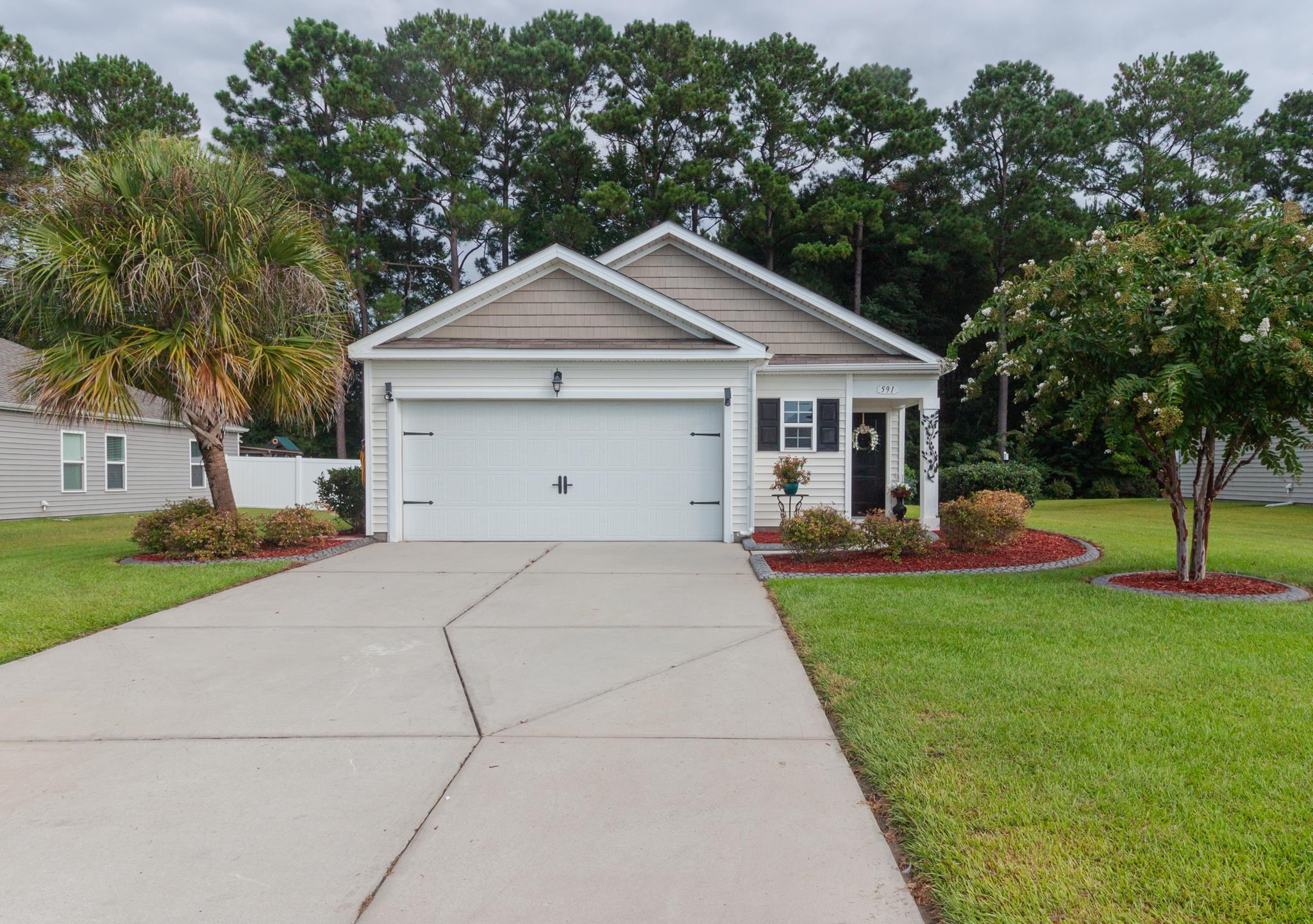591 Mossbank Loop — photo