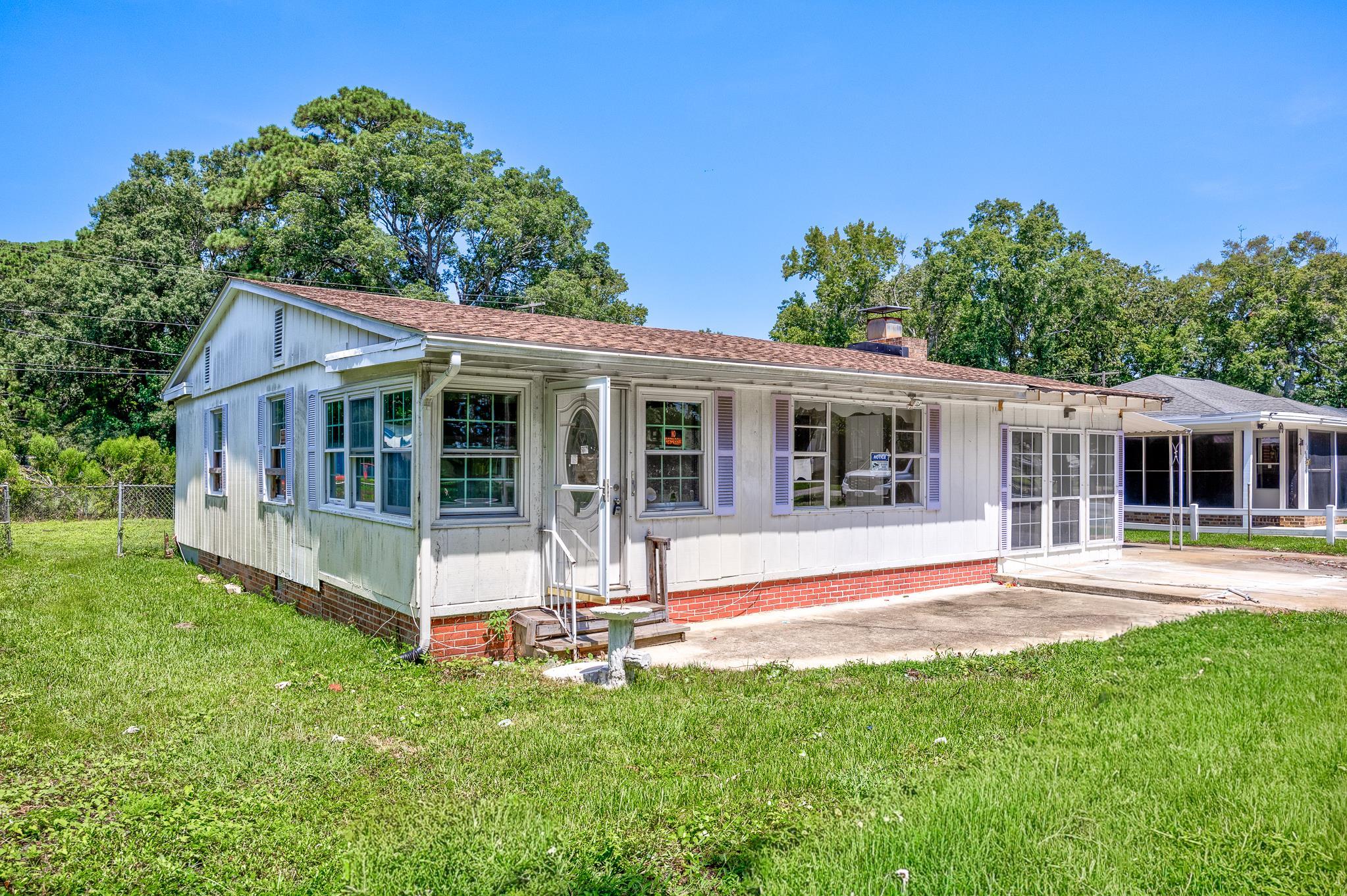 1210 Holly Park Circle — photo