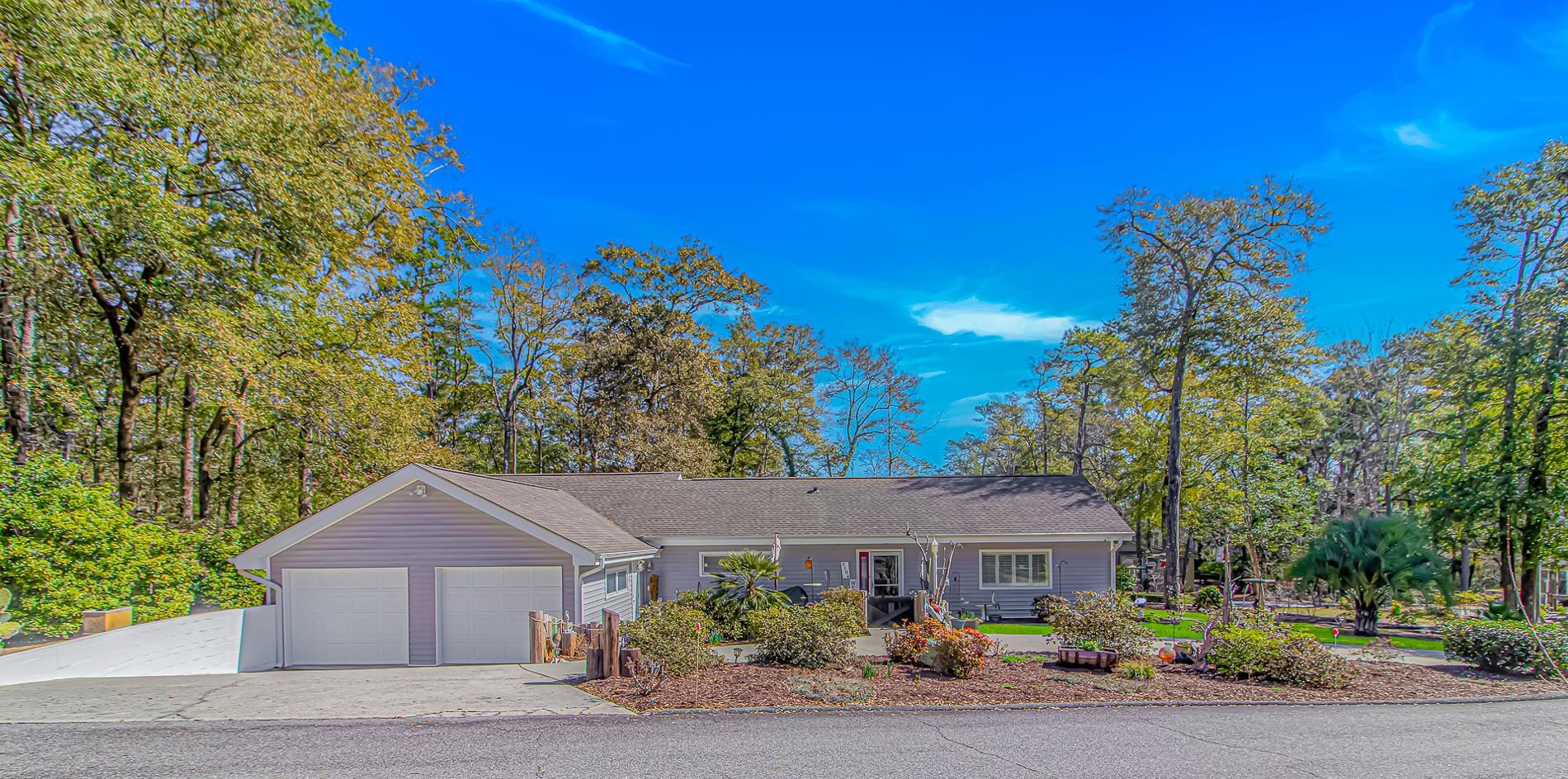 2104 Adams Circle — photo