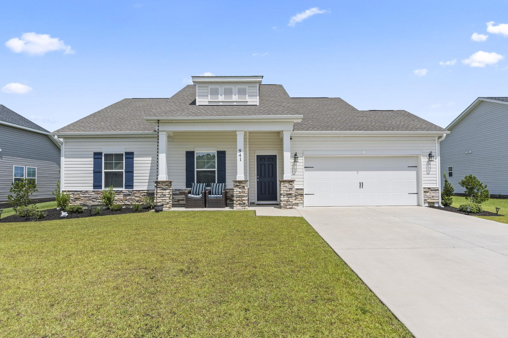 941 Oak Hollow St. — photo