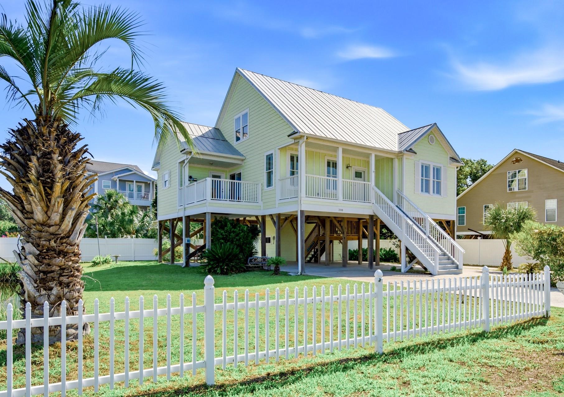 208 Vista Dr. — photo
