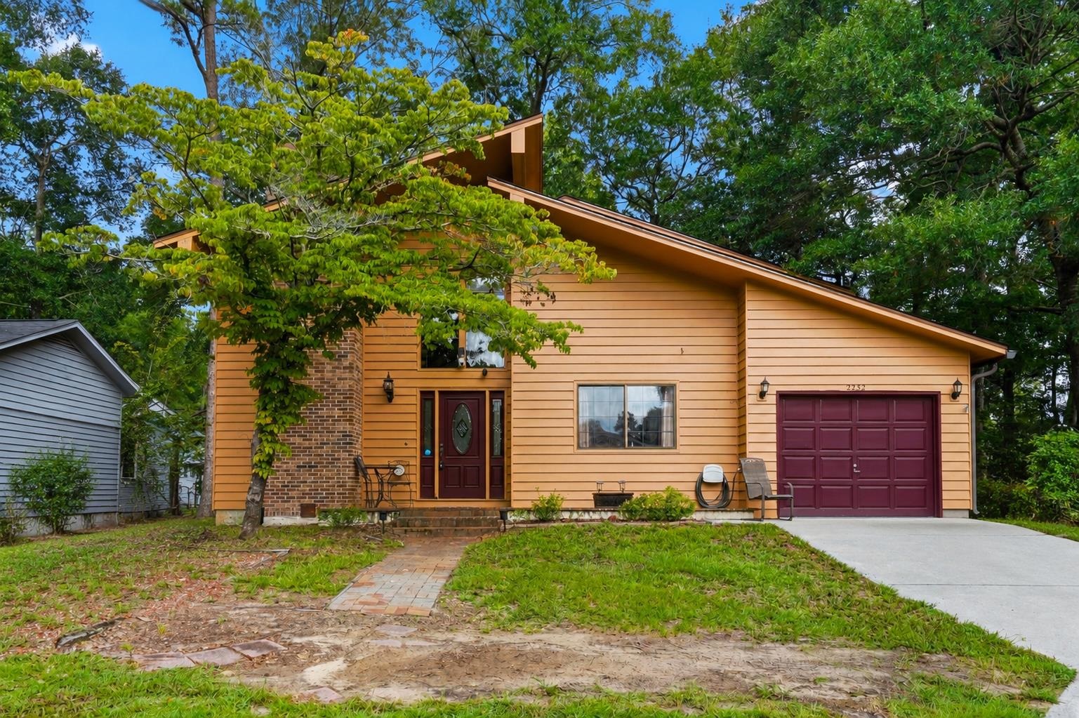 2232 Franklin Circle — photo