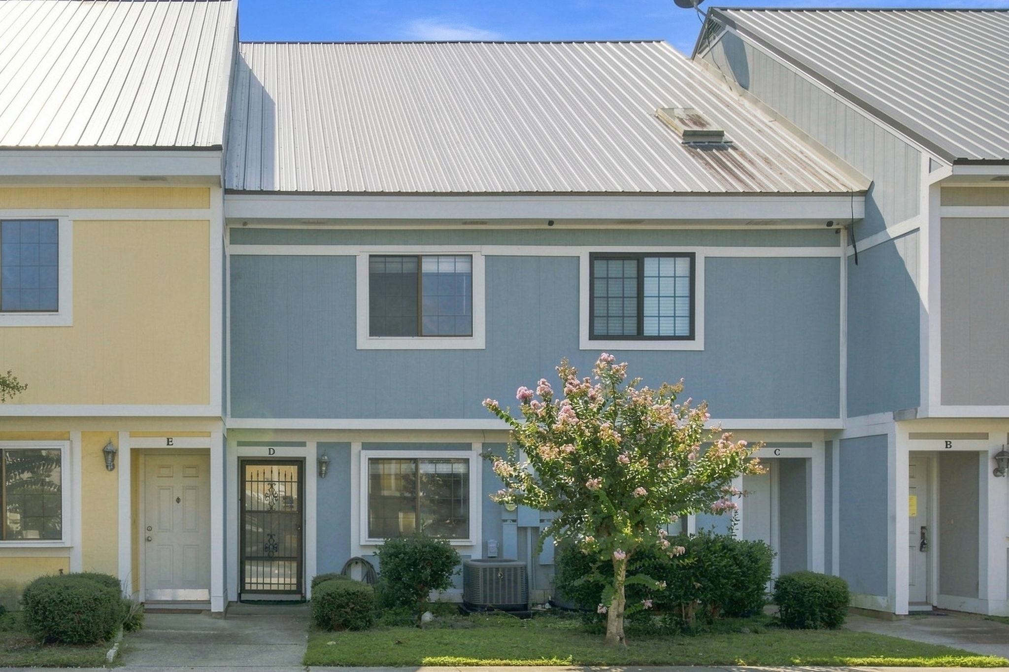 1204 Pinegrove Dr. Apt D — photo