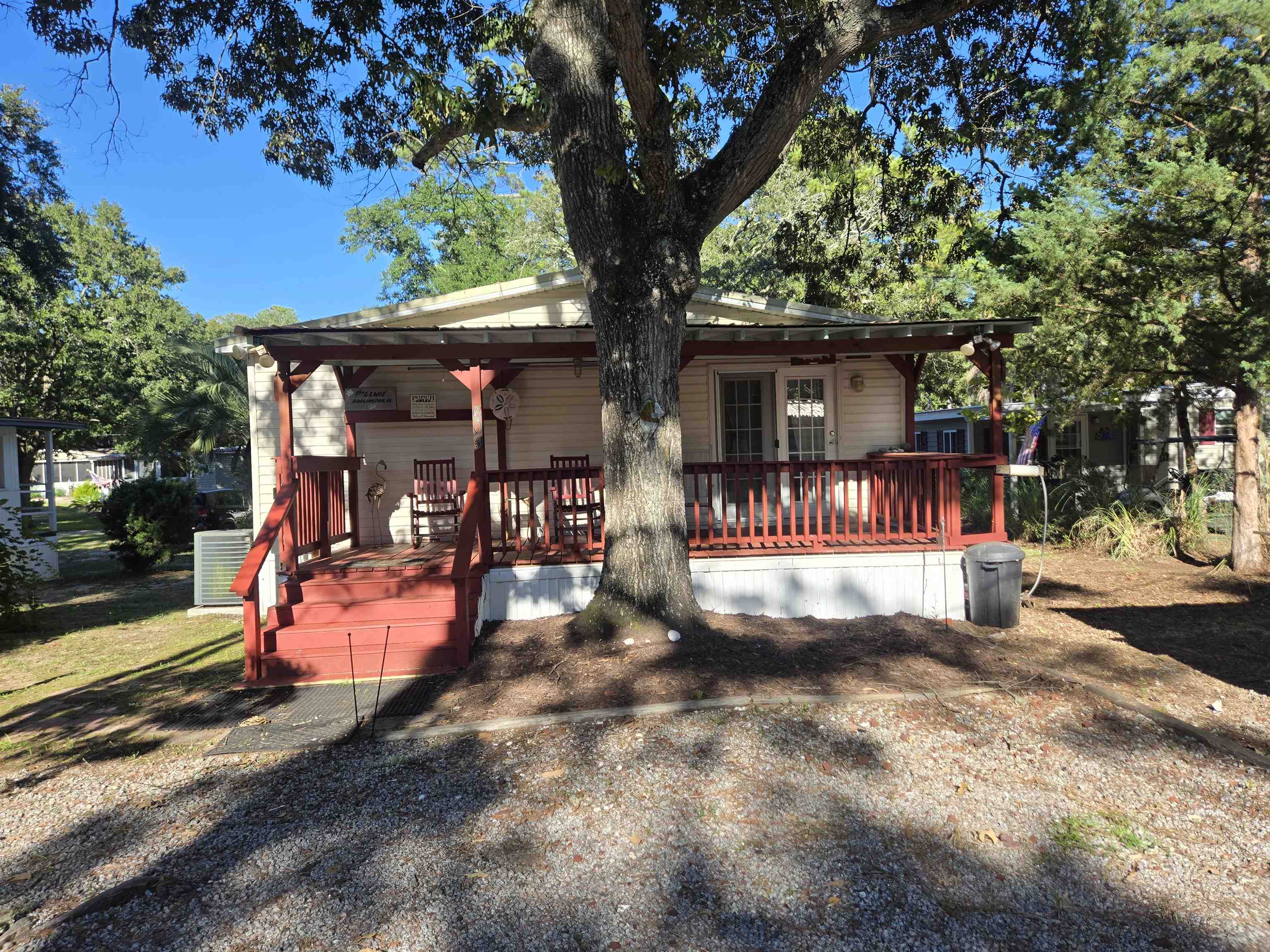 609 Live Oak Dr. — photo