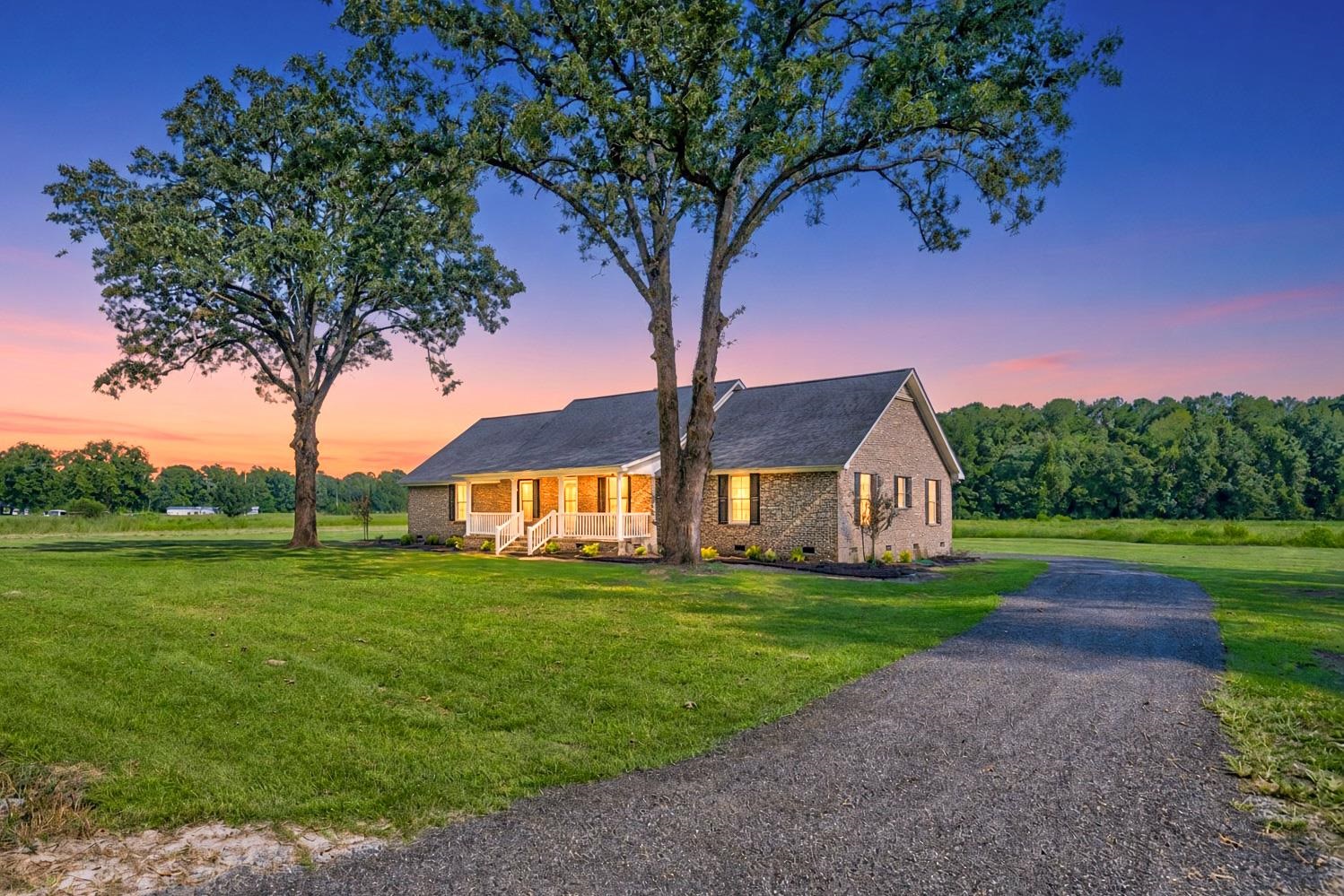 1576 Carl Rd. — photo