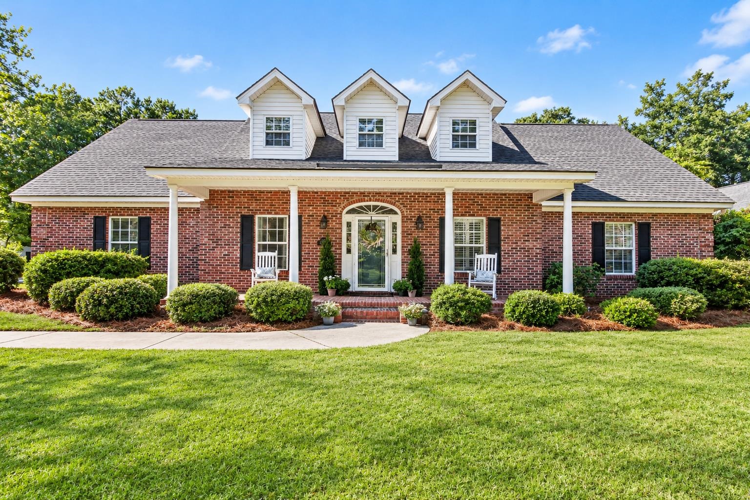 387 Robin Dr. — photo