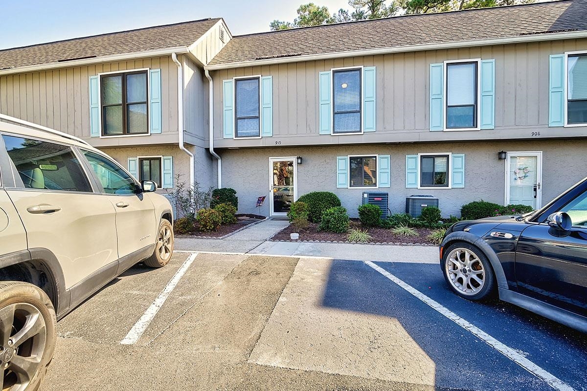 910 Villa Dr. — photo