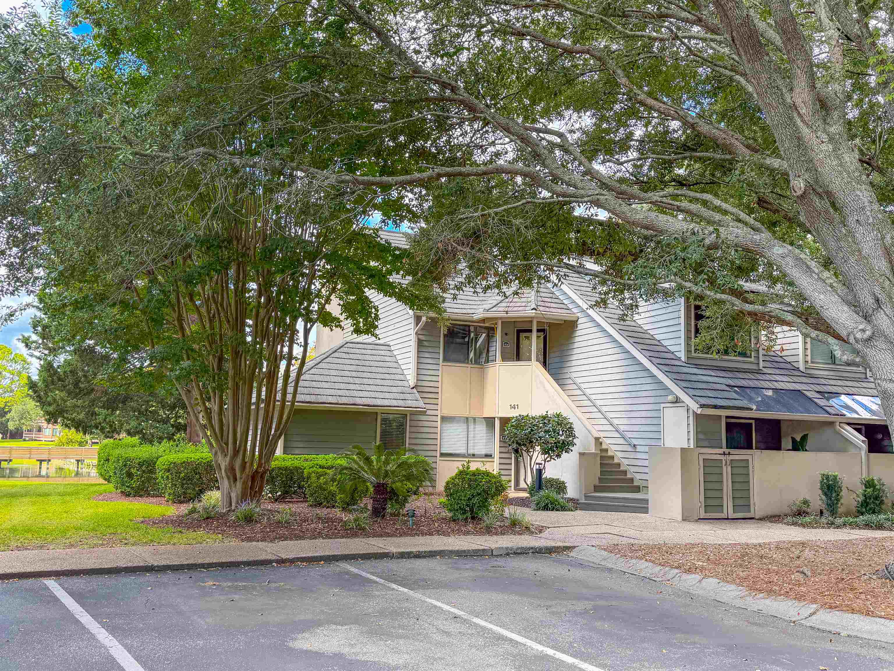 141 Hartland Dr. 5-D — photo