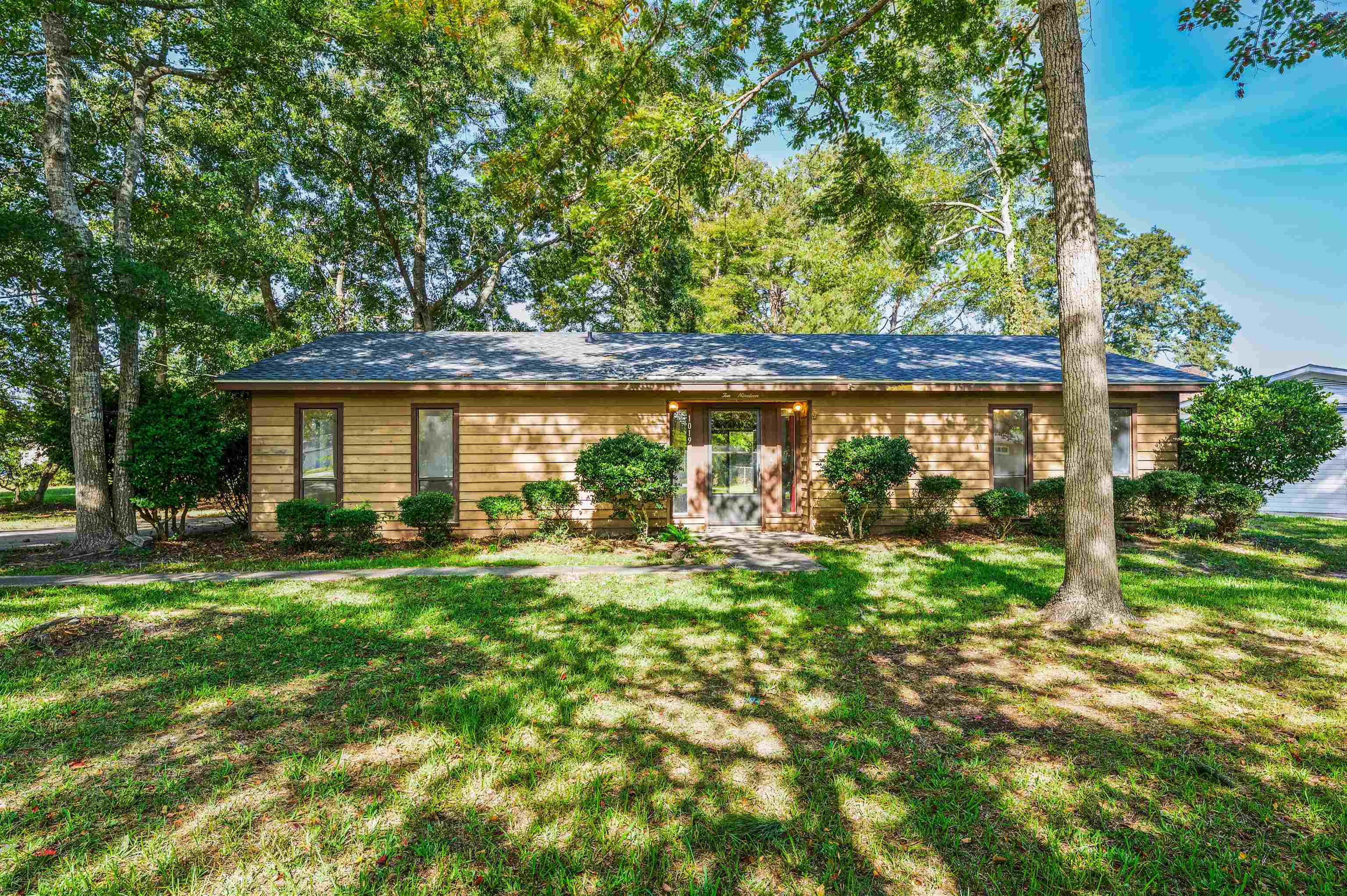 1019 Belle Dr. — photo