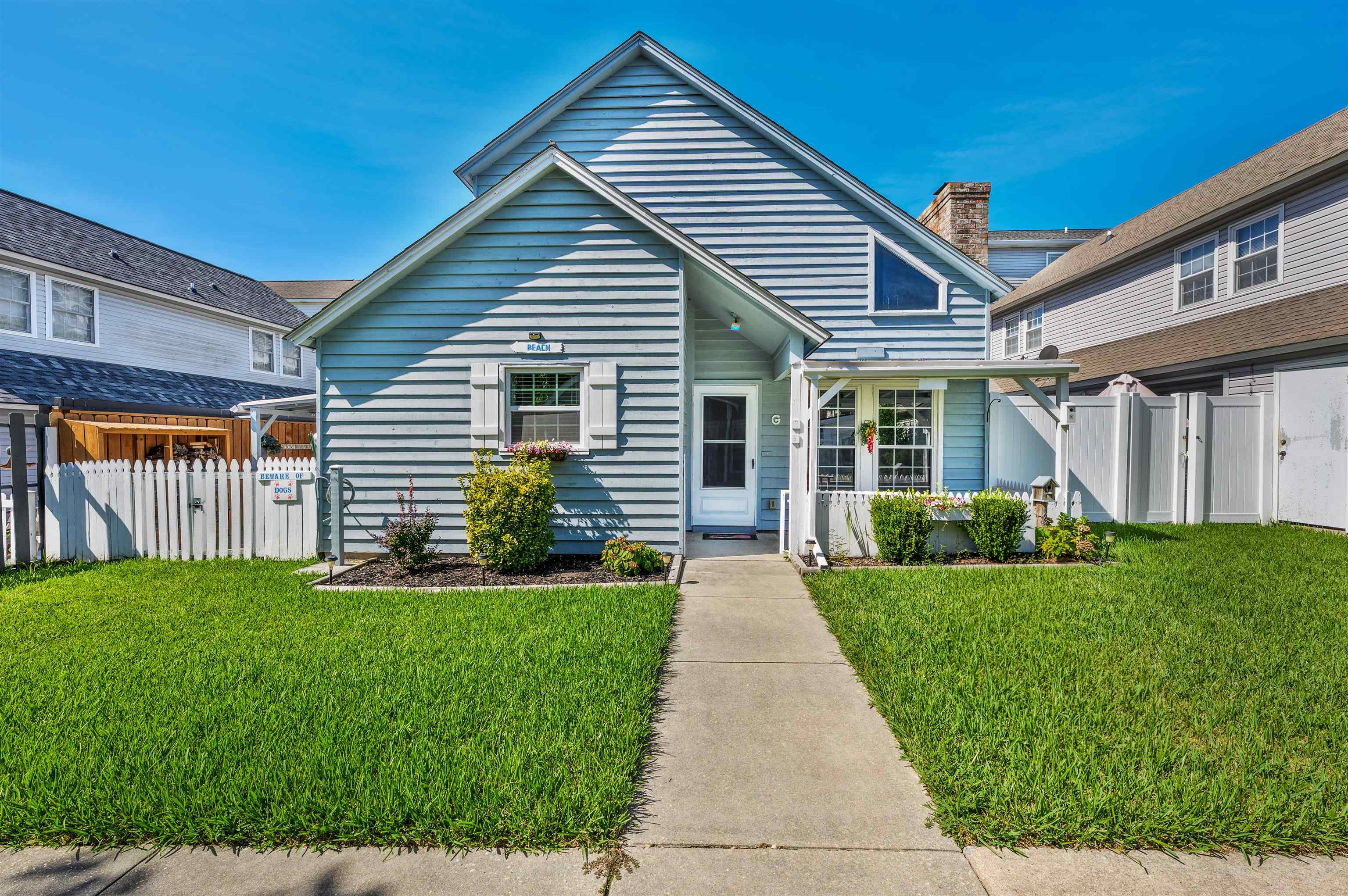 1607 Havens Dr. — photo