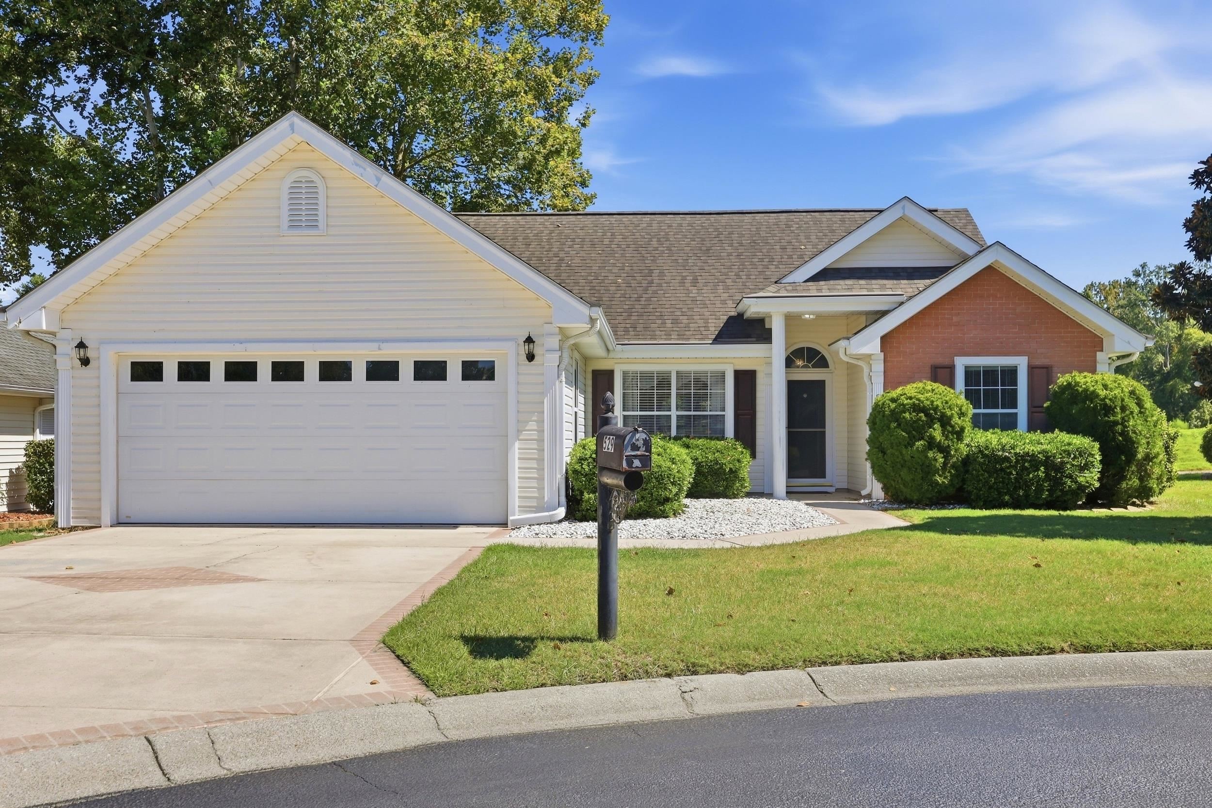529 Oakmont Dr. — photo