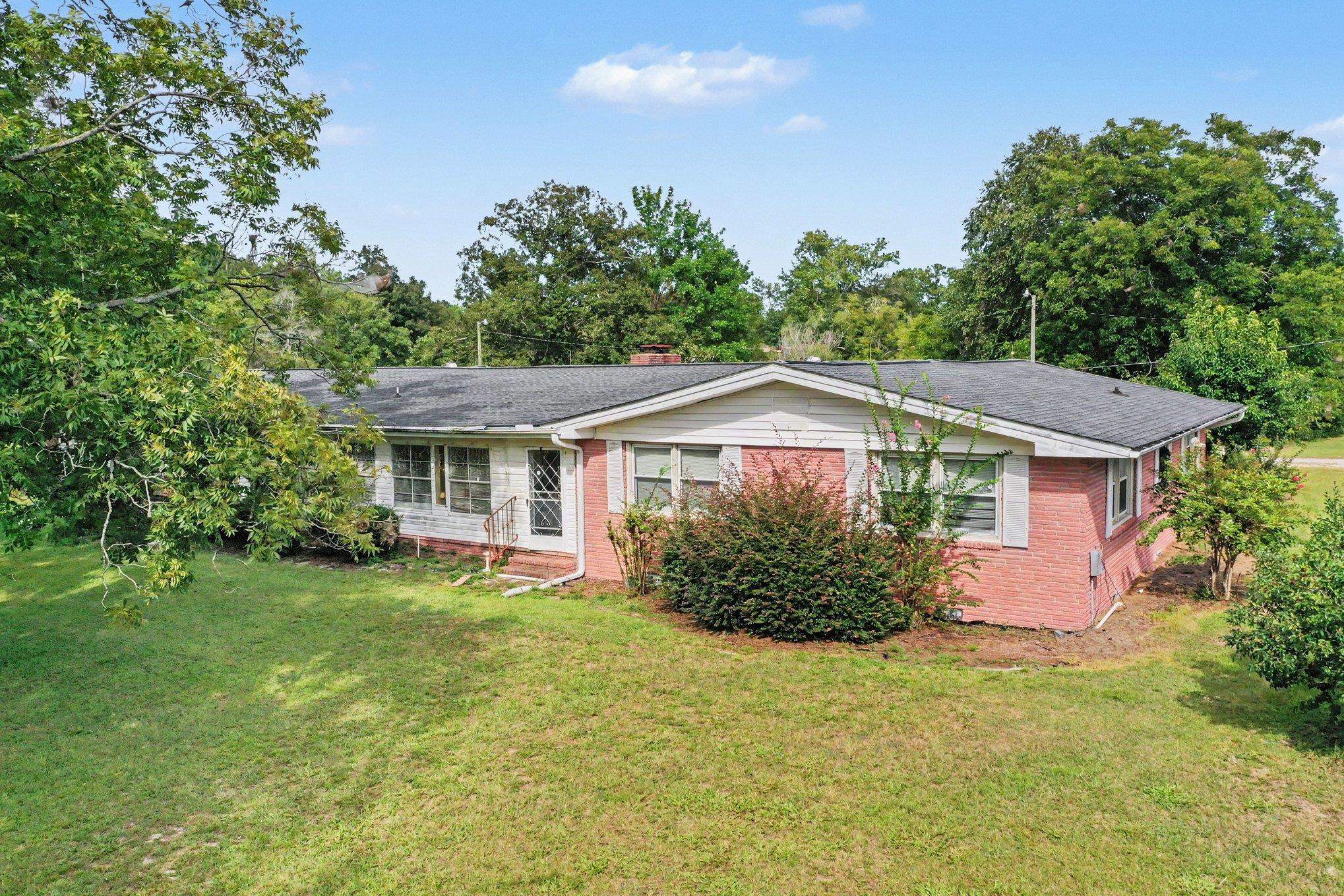 150 Roberts Ln. — photo