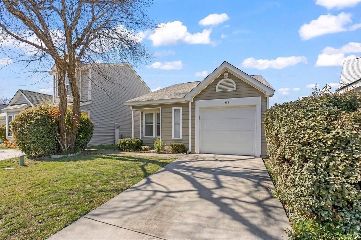 102 Whitehaven Ct. — photo