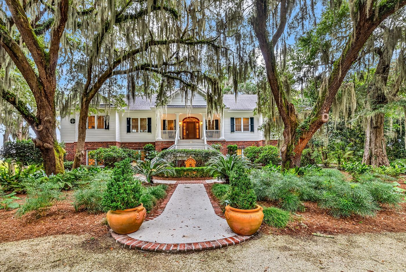 541 River Oaks Circle — photo