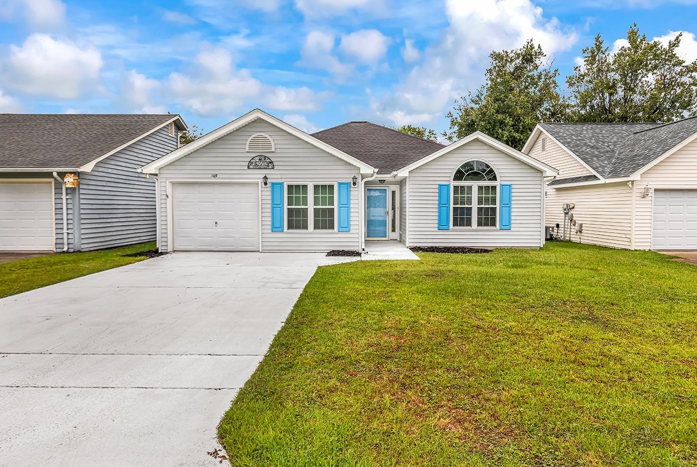 109 Coachman Ln. — photo