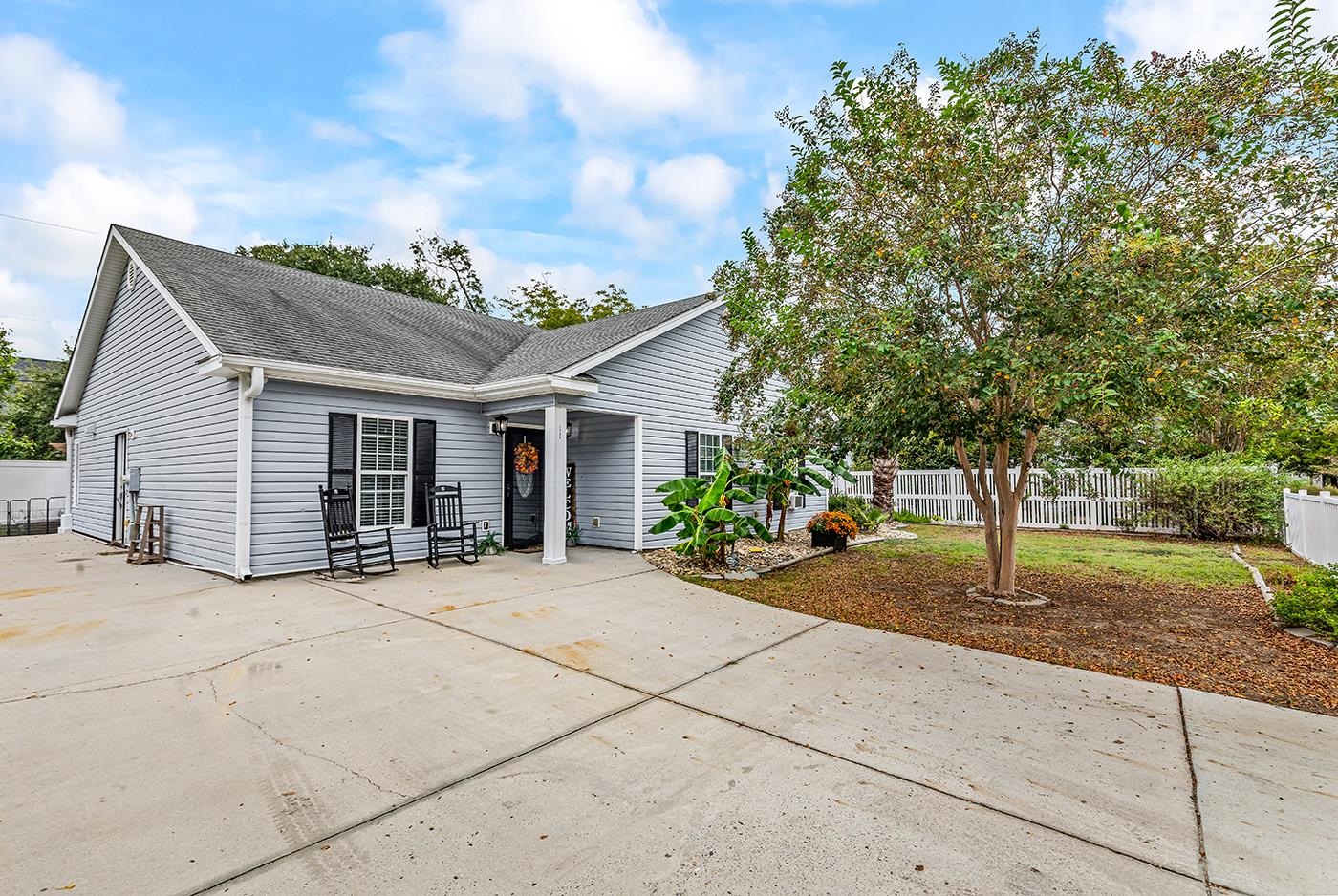 1406 Leroy Ln. — photo
