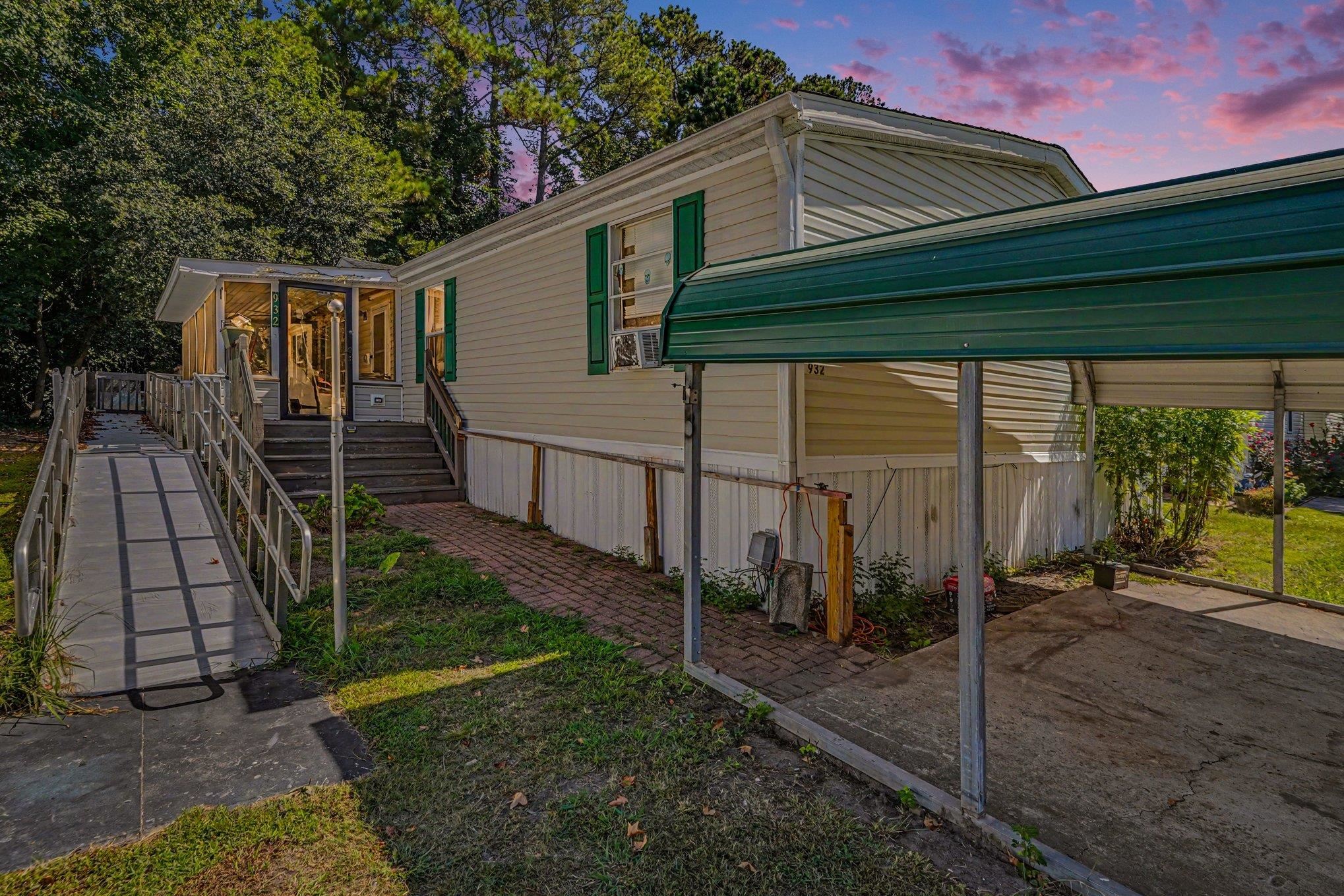 932 Pine Thicket St. — photo