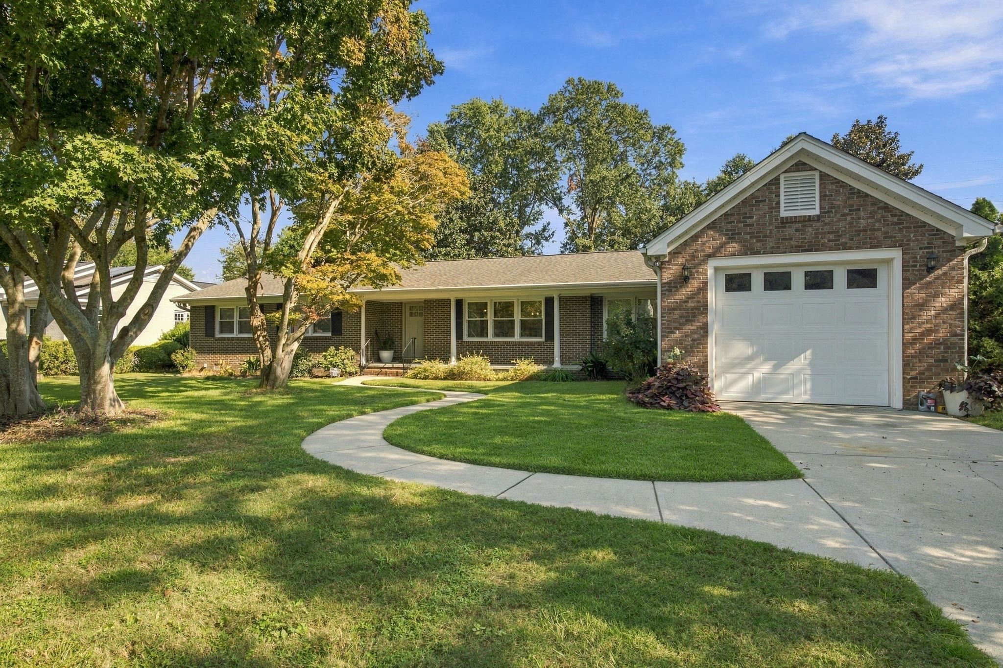 7604 Briarwood Dr. — photo